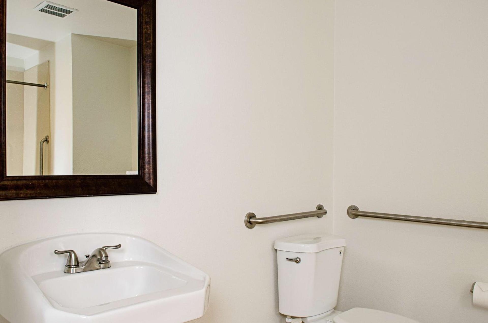 Motel 6-Modesto, CA - Downtown photo 22