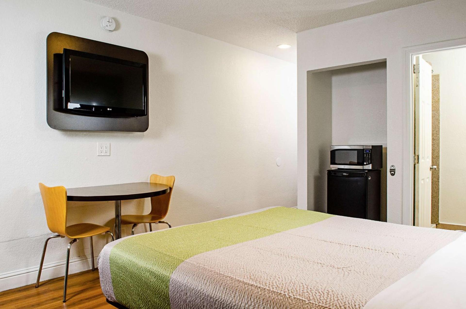 Motel 6-Modesto, CA - Downtown photo 11