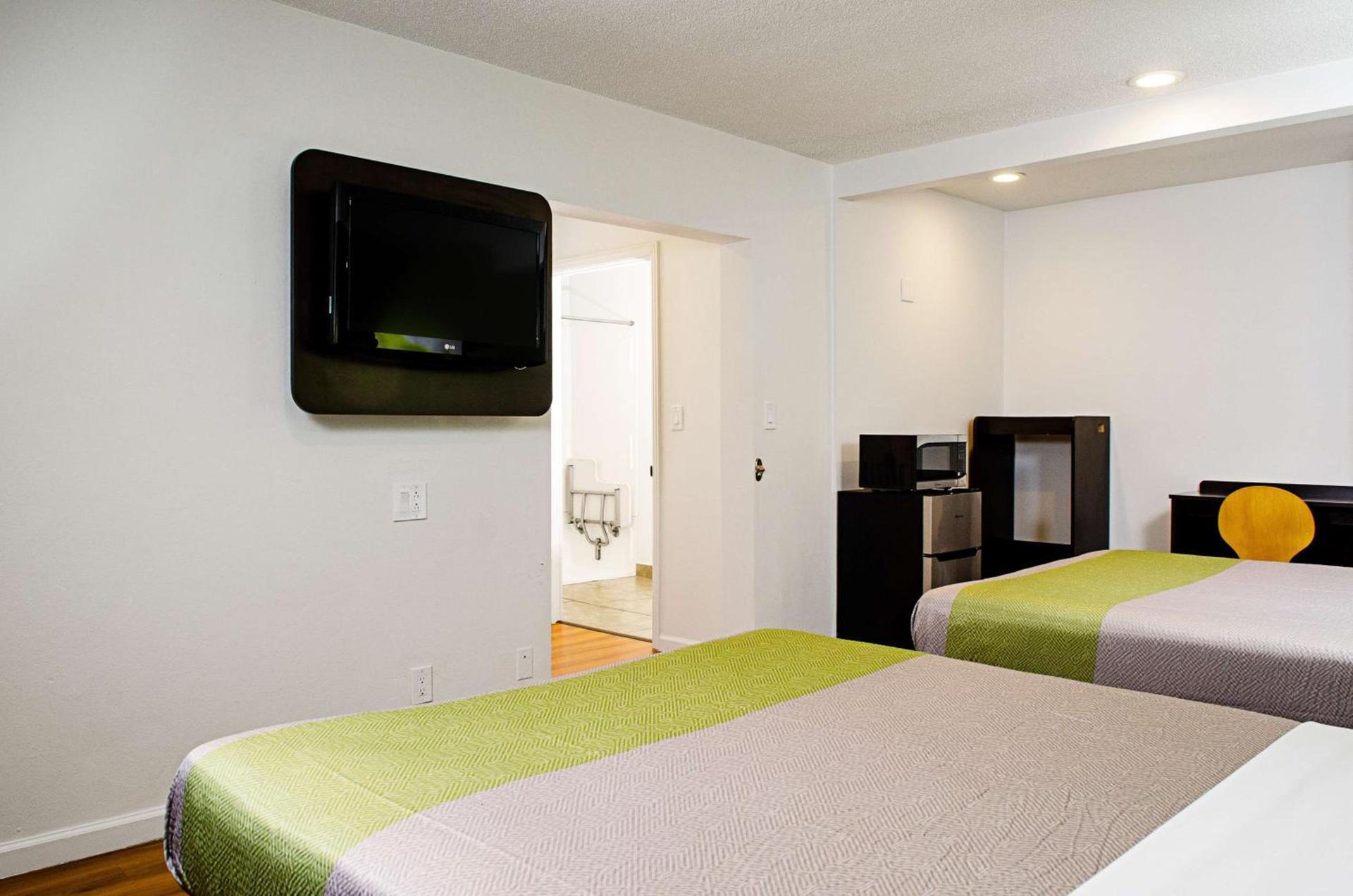 Motel 6-Modesto, CA - Downtown photo 6