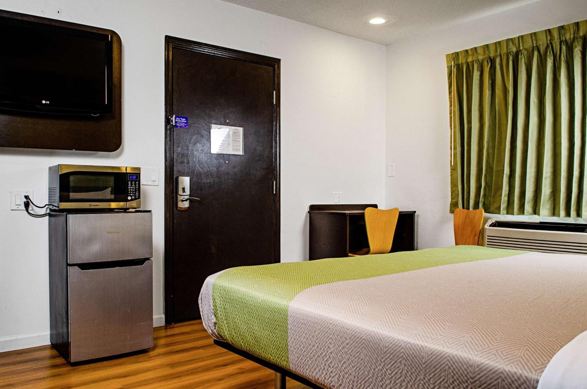 Motel 6-Modesto, CA - Downtown photo 14