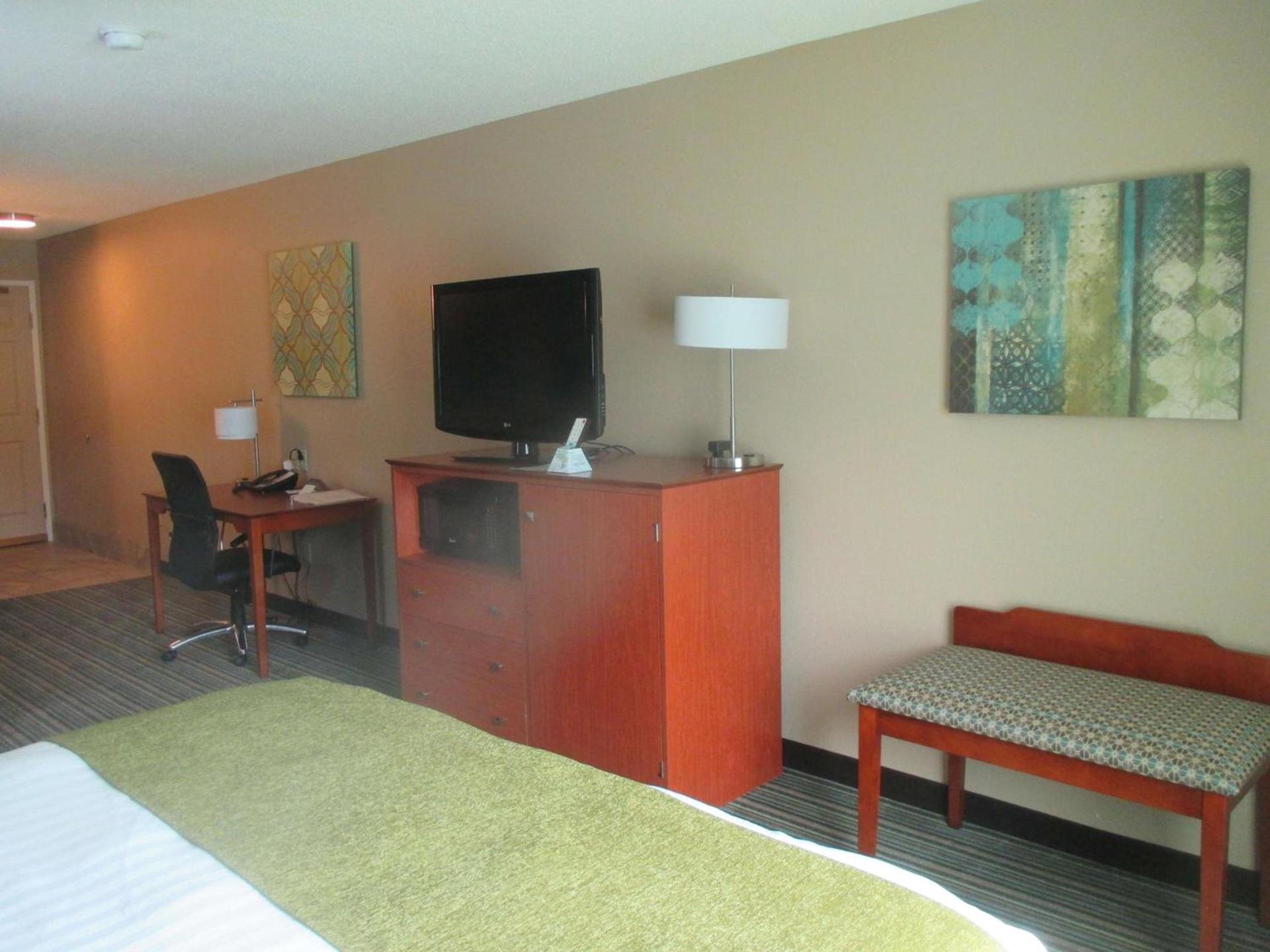 BEST WESTERN Plus Menomonie Inn & Suites photo 19