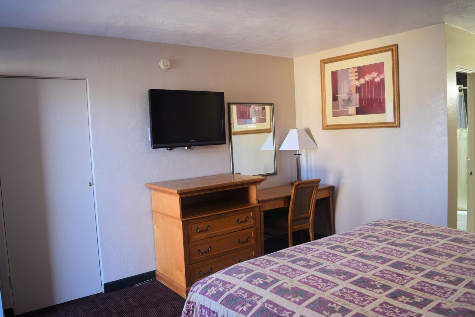 Western Inn & Suites photo 22