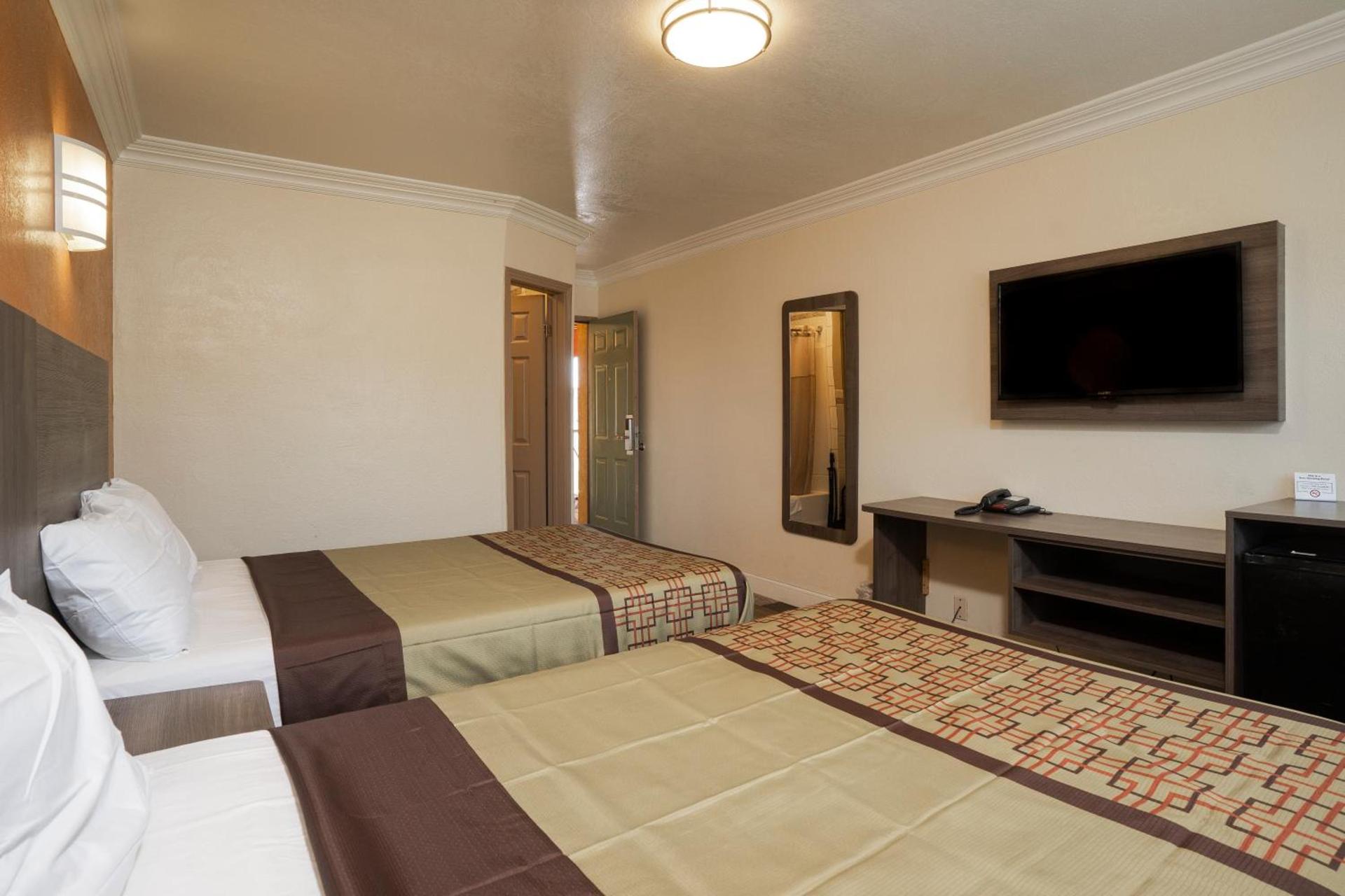 Economy Inn Hollywood photo 12