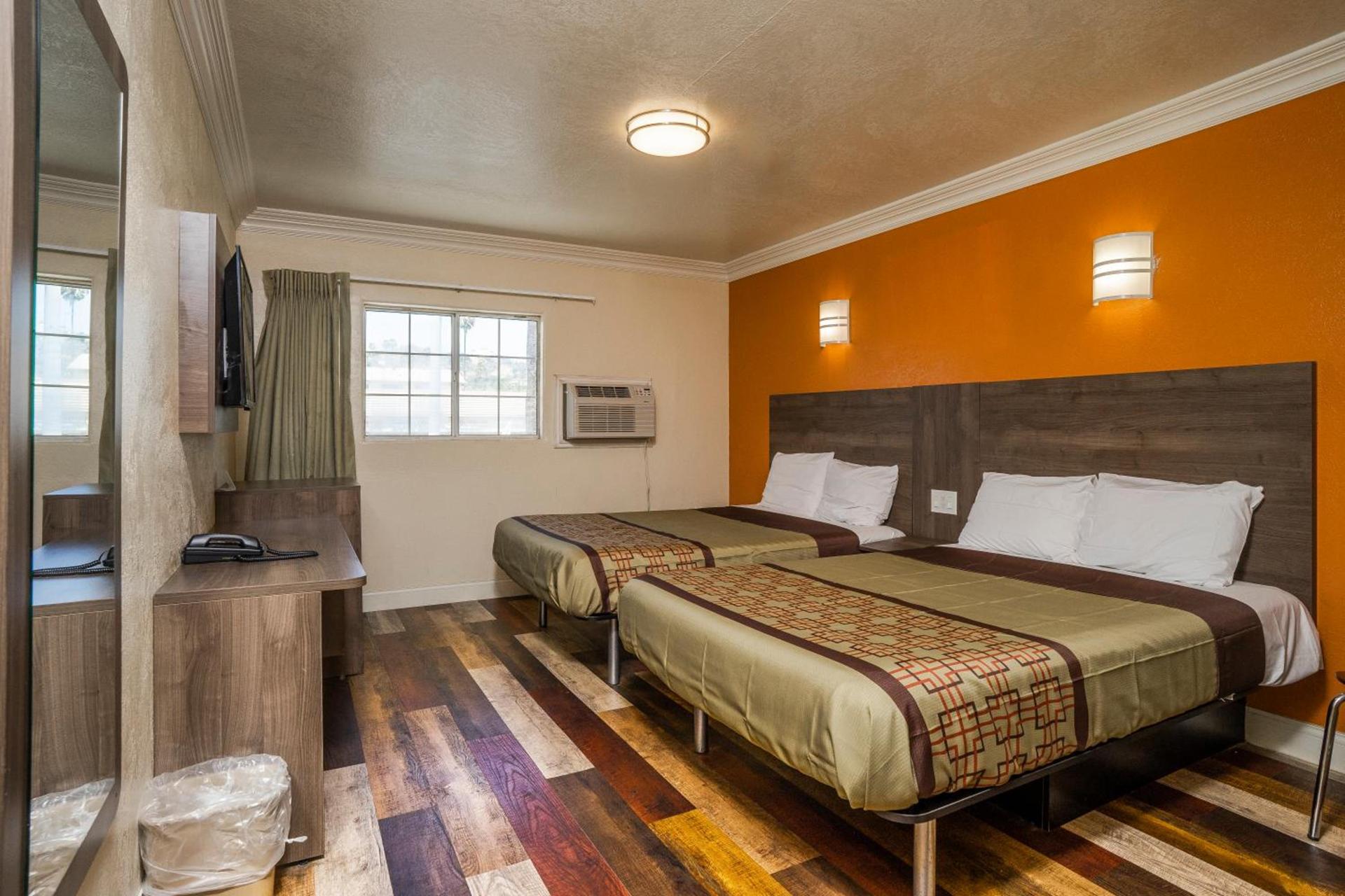 Economy Inn Hollywood photo 13