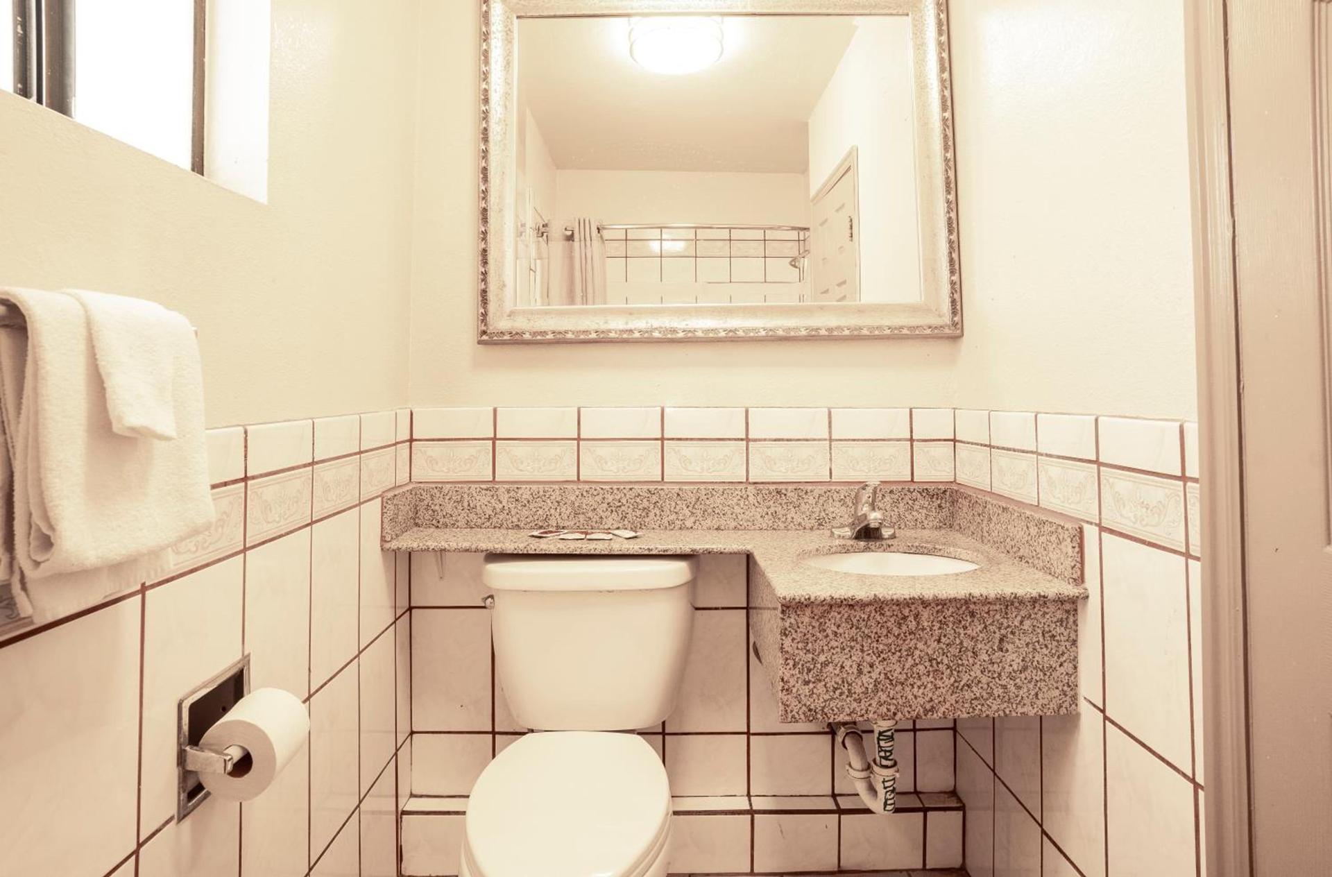 Economy Inn Hollywood photo 16