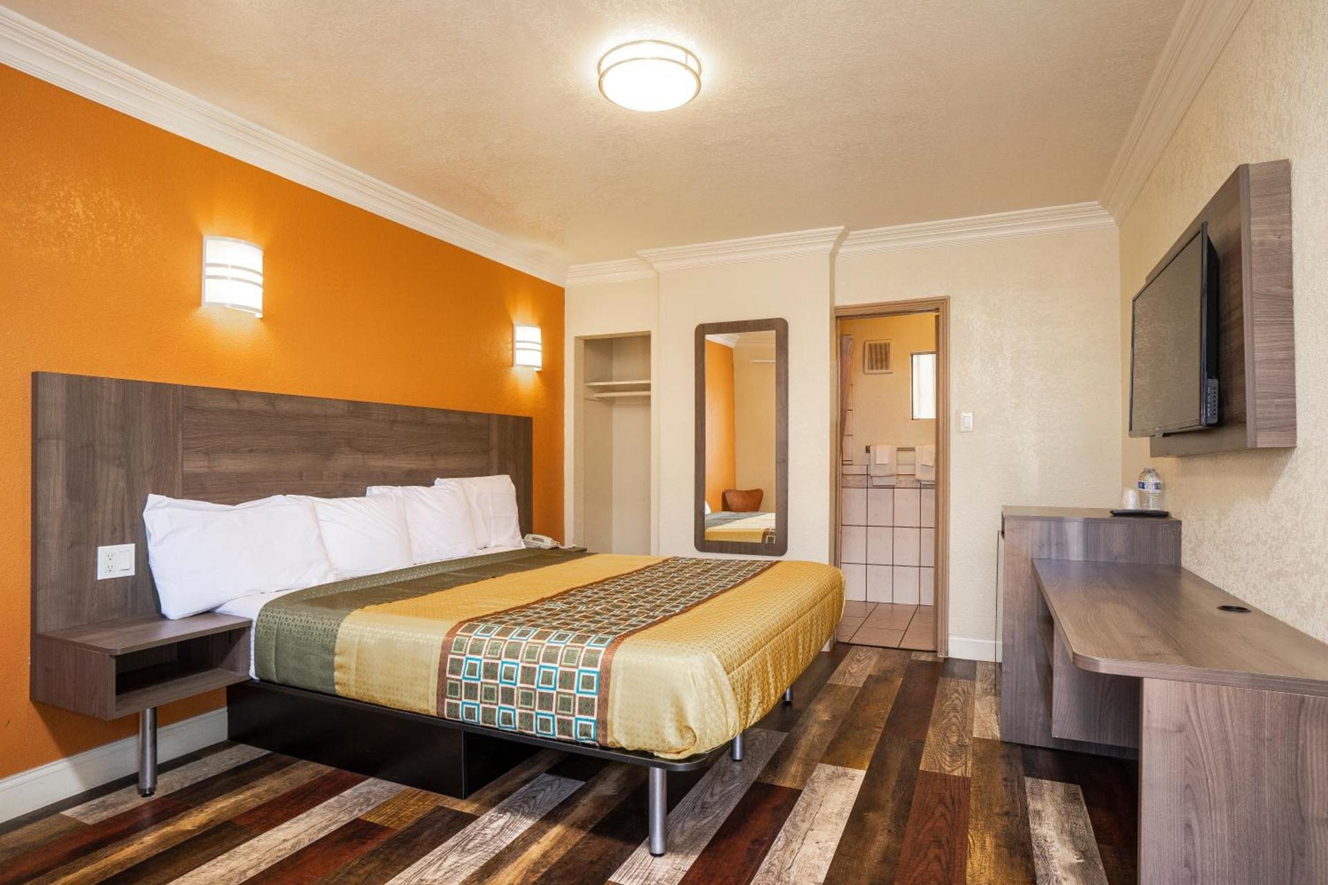 Economy Inn Hollywood photo 18