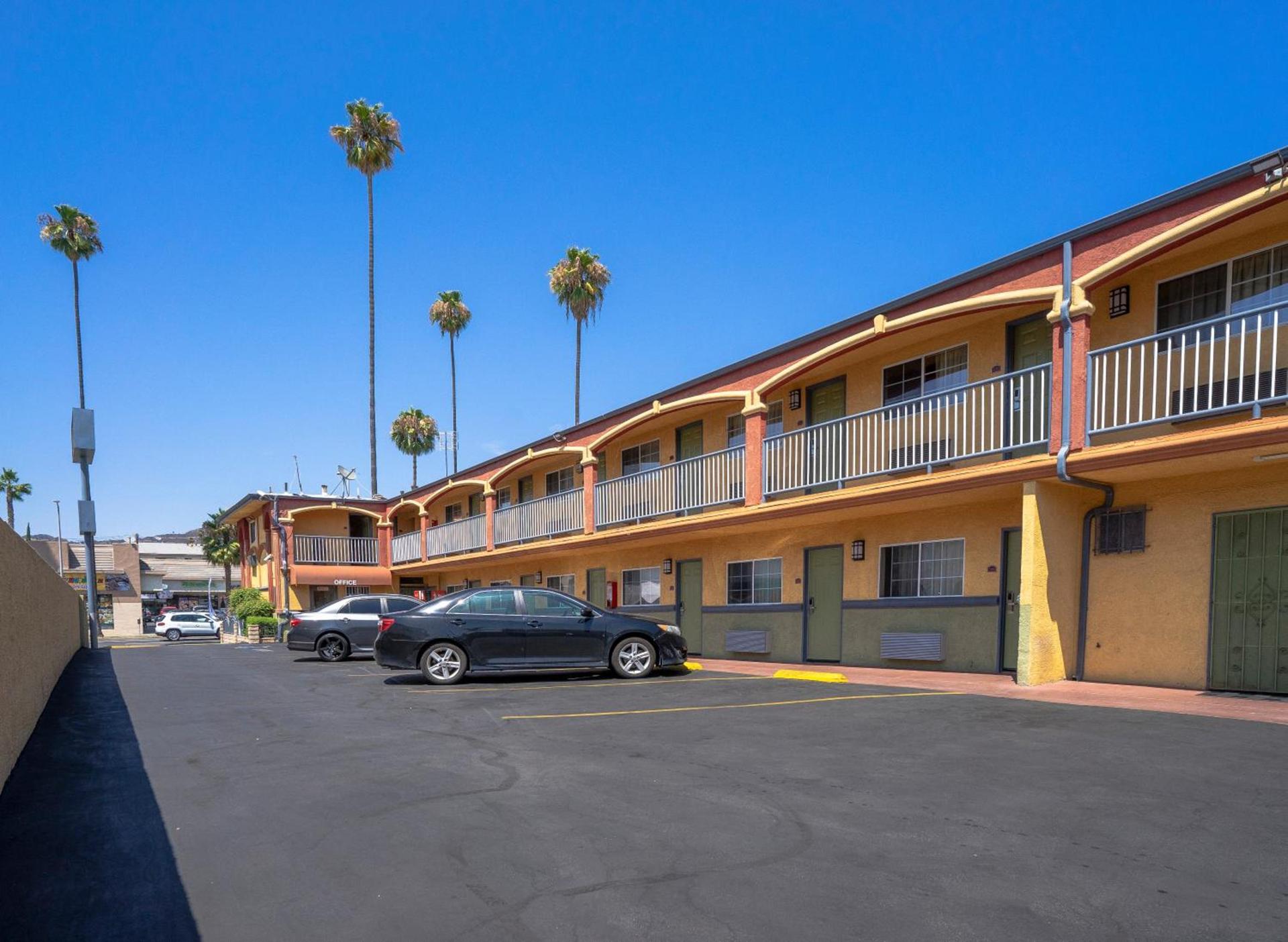 Economy Inn Hollywood photo 19
