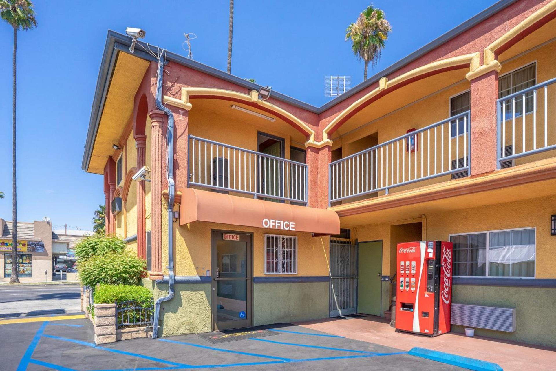 Economy Inn Hollywood photo 20