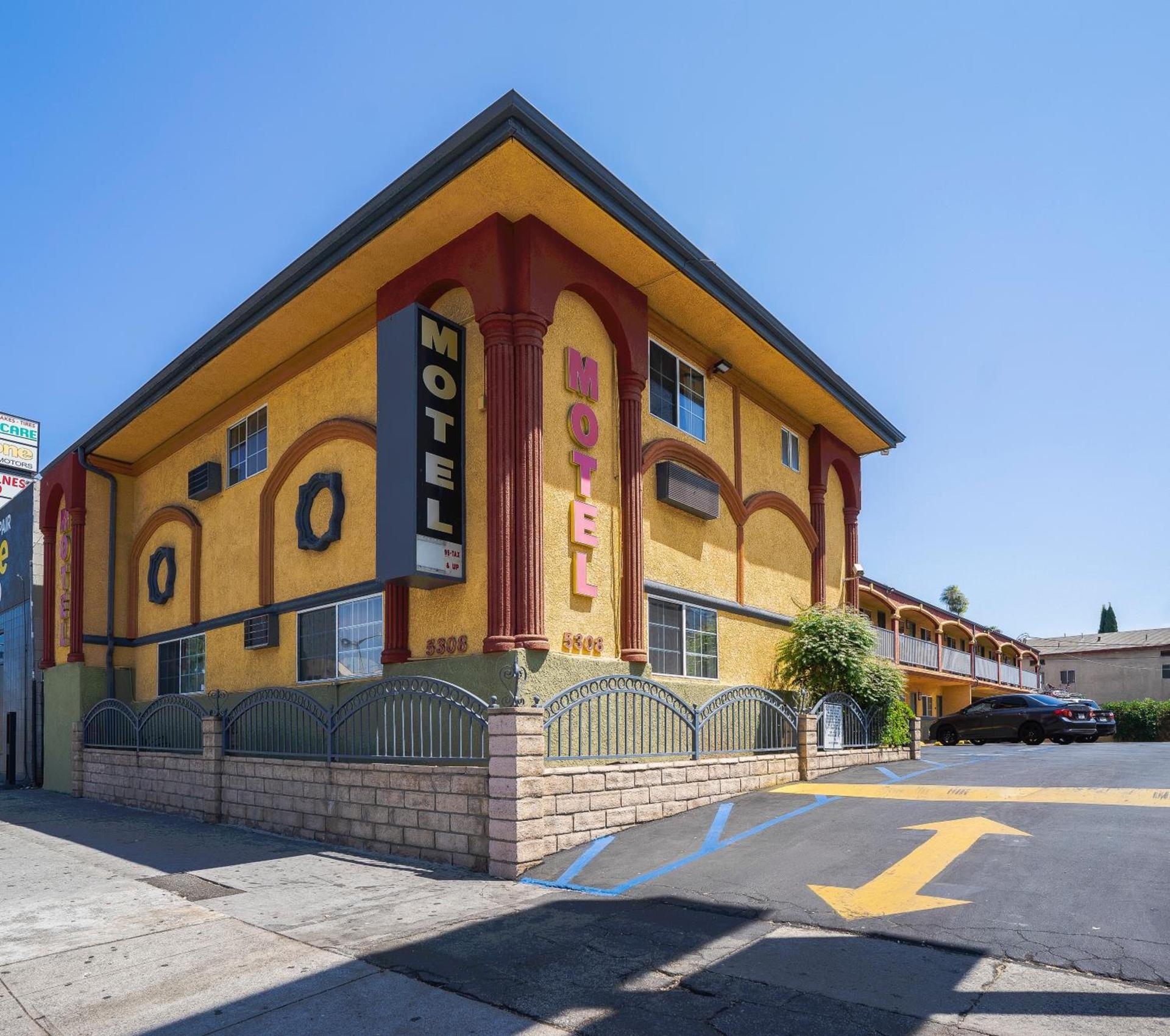Economy Inn Hollywood photo 21