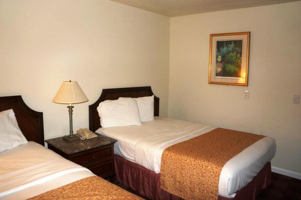 Waterford Inn photo 7