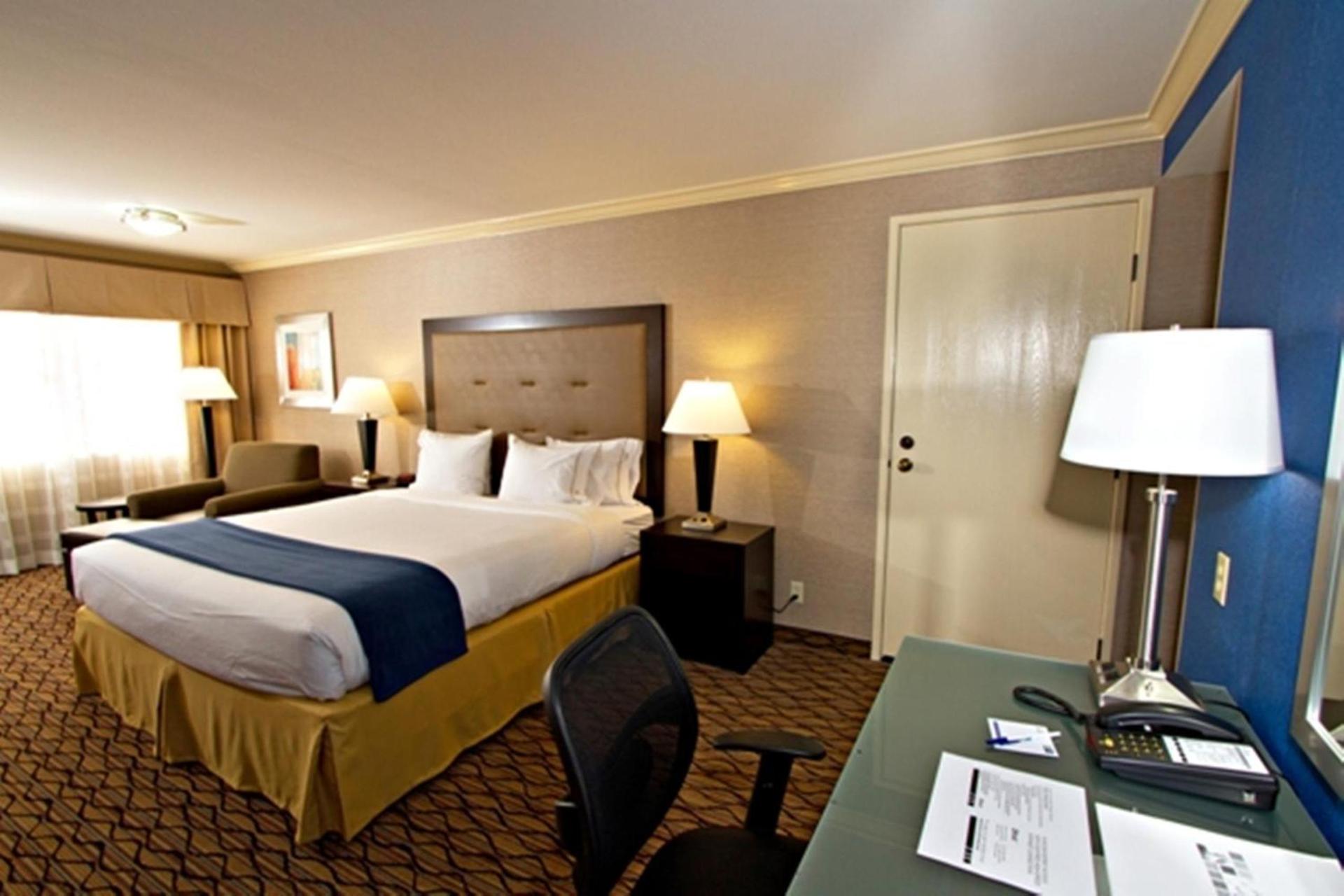 Holiday Inn Express Port Hueneme by IHG photo 7