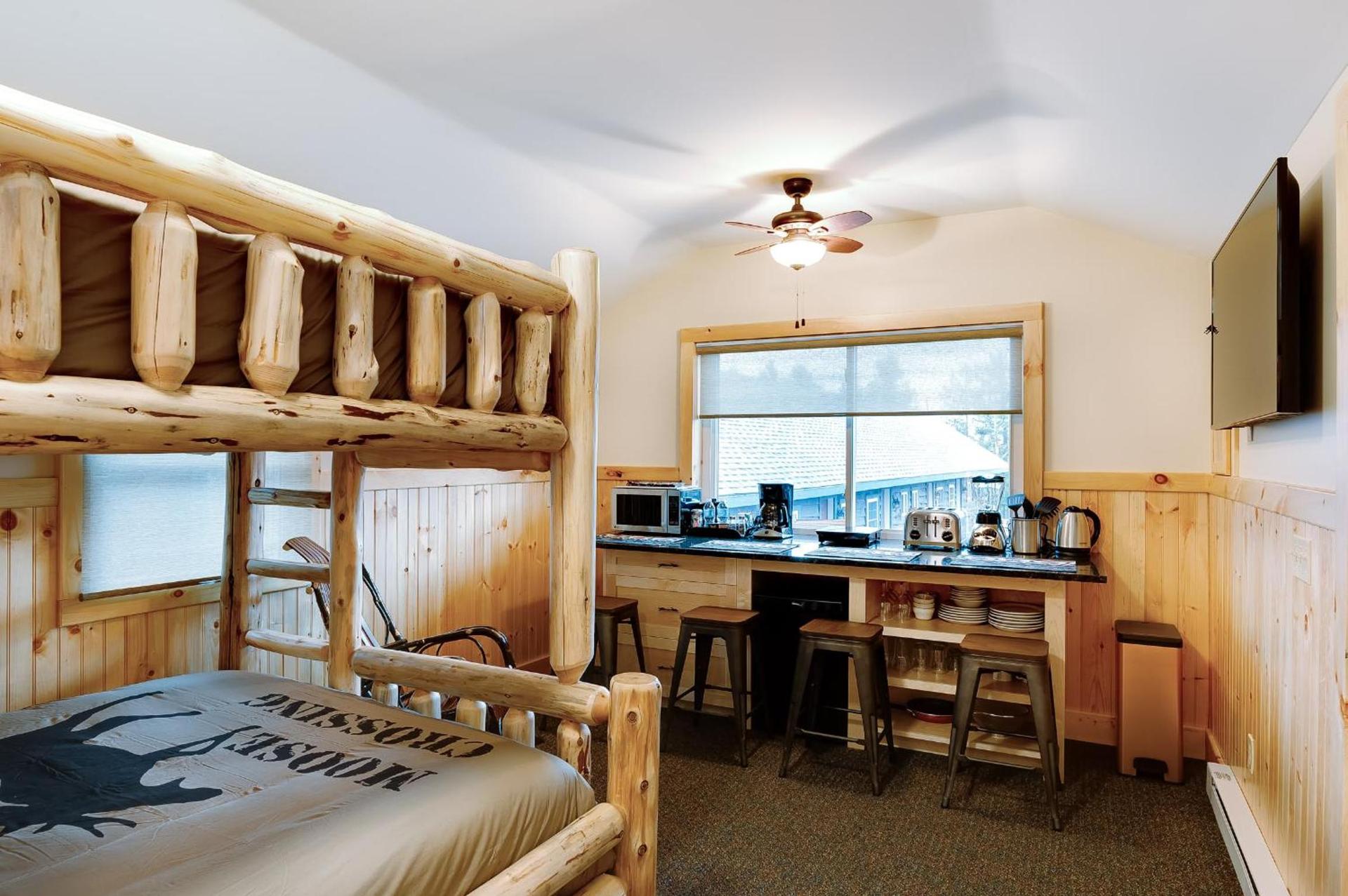 Cobble Mountain Lodge photo 91