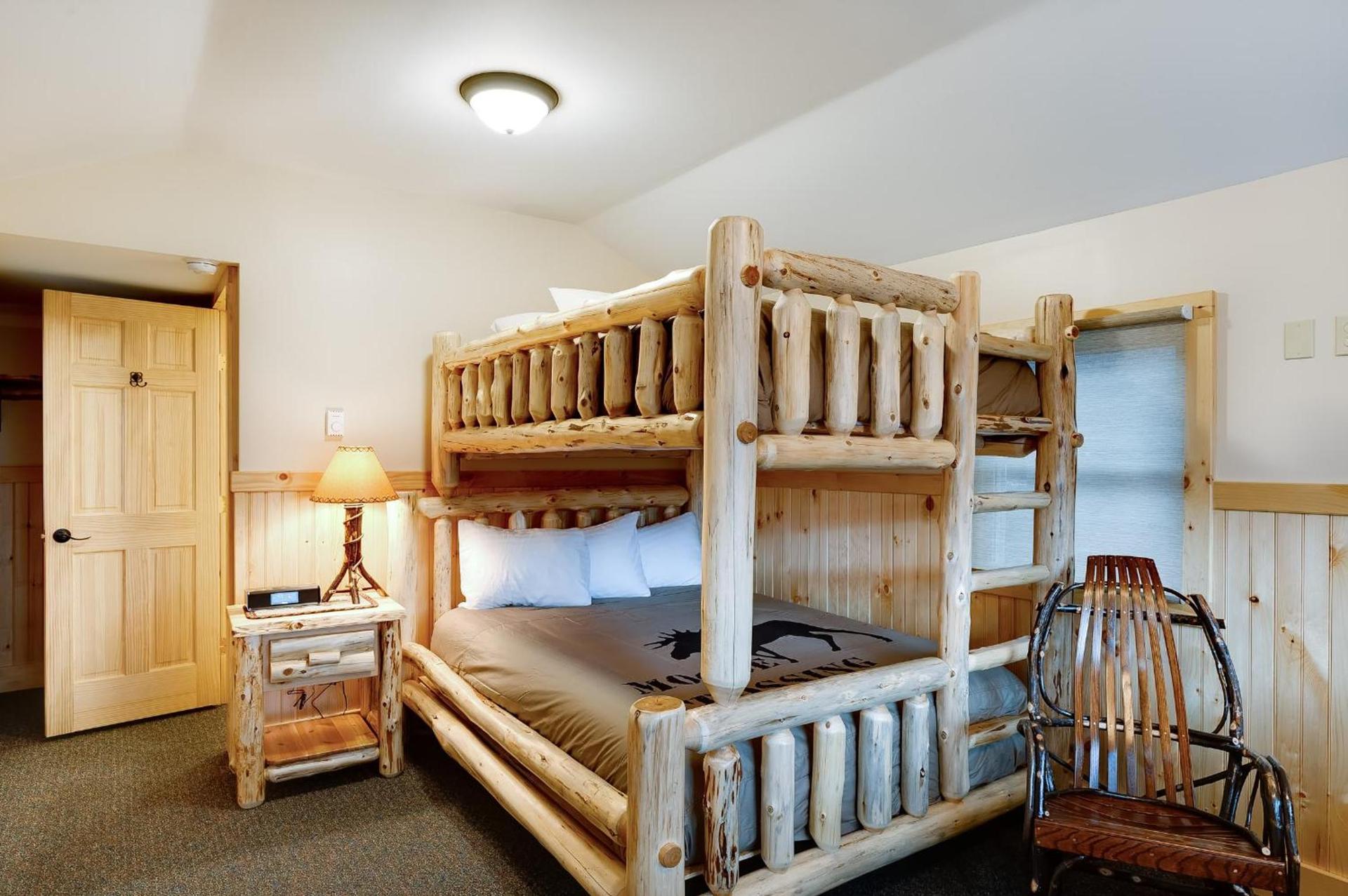Cobble Mountain Lodge photo 92