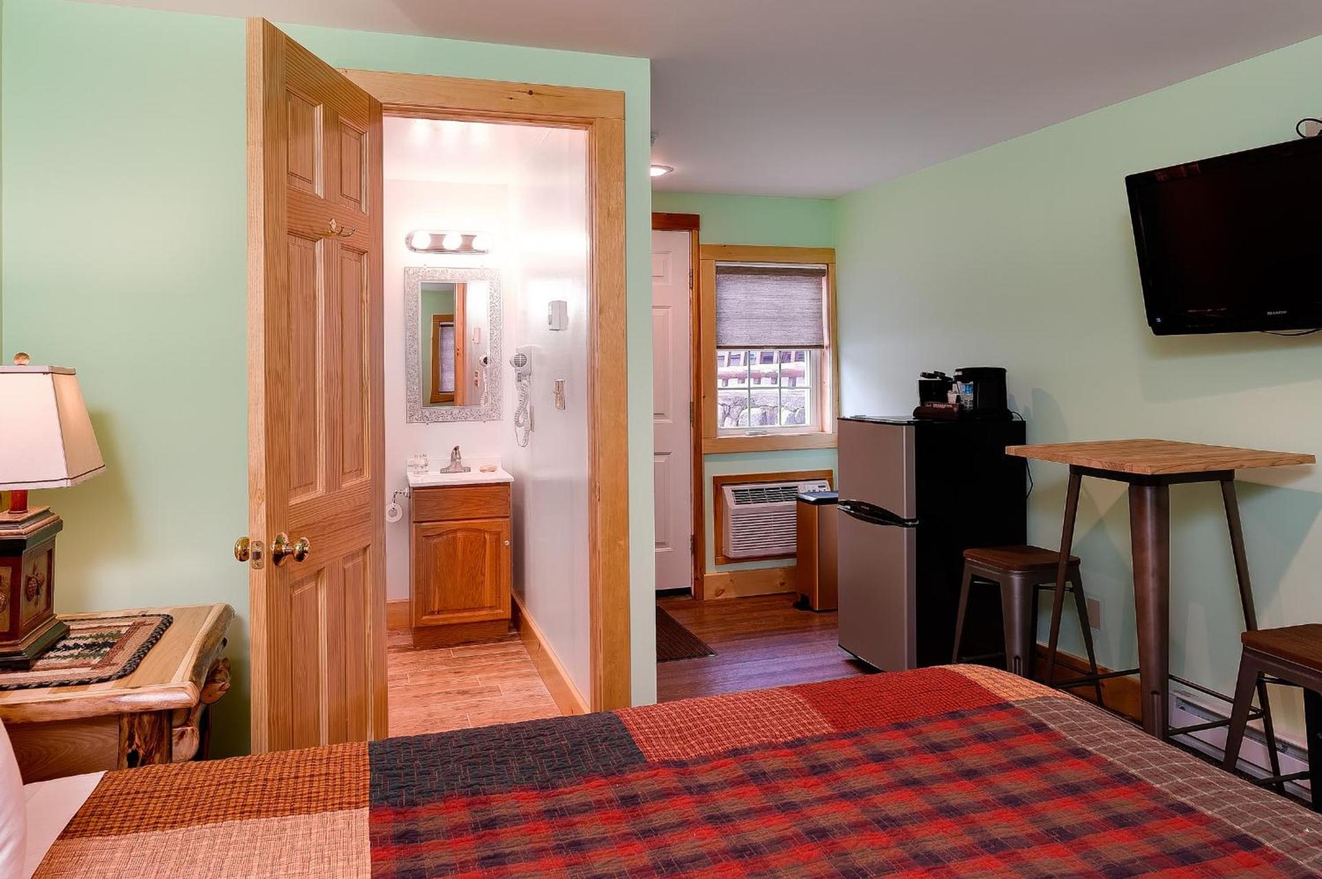 Cobble Mountain Lodge photo 71