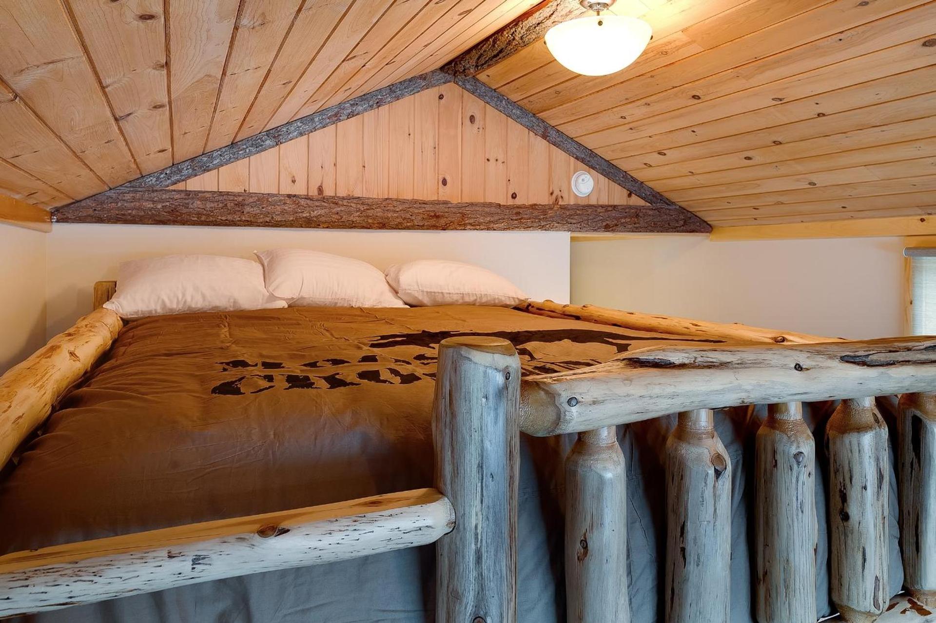 Cobble Mountain Lodge photo 73