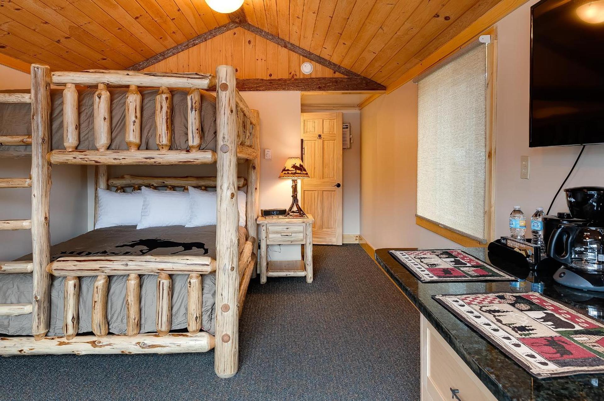Cobble Mountain Lodge photo 75