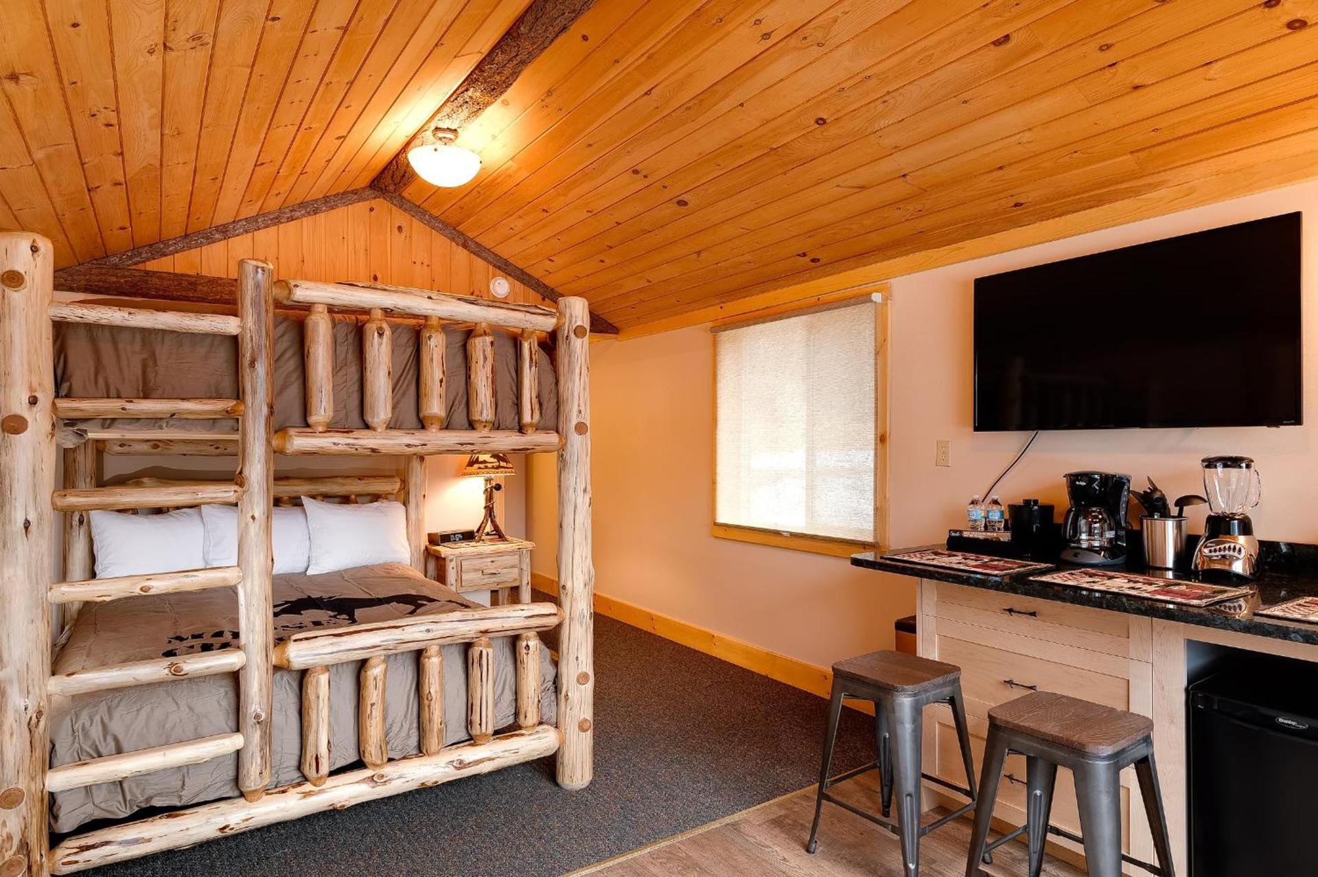 Cobble Mountain Lodge photo 77