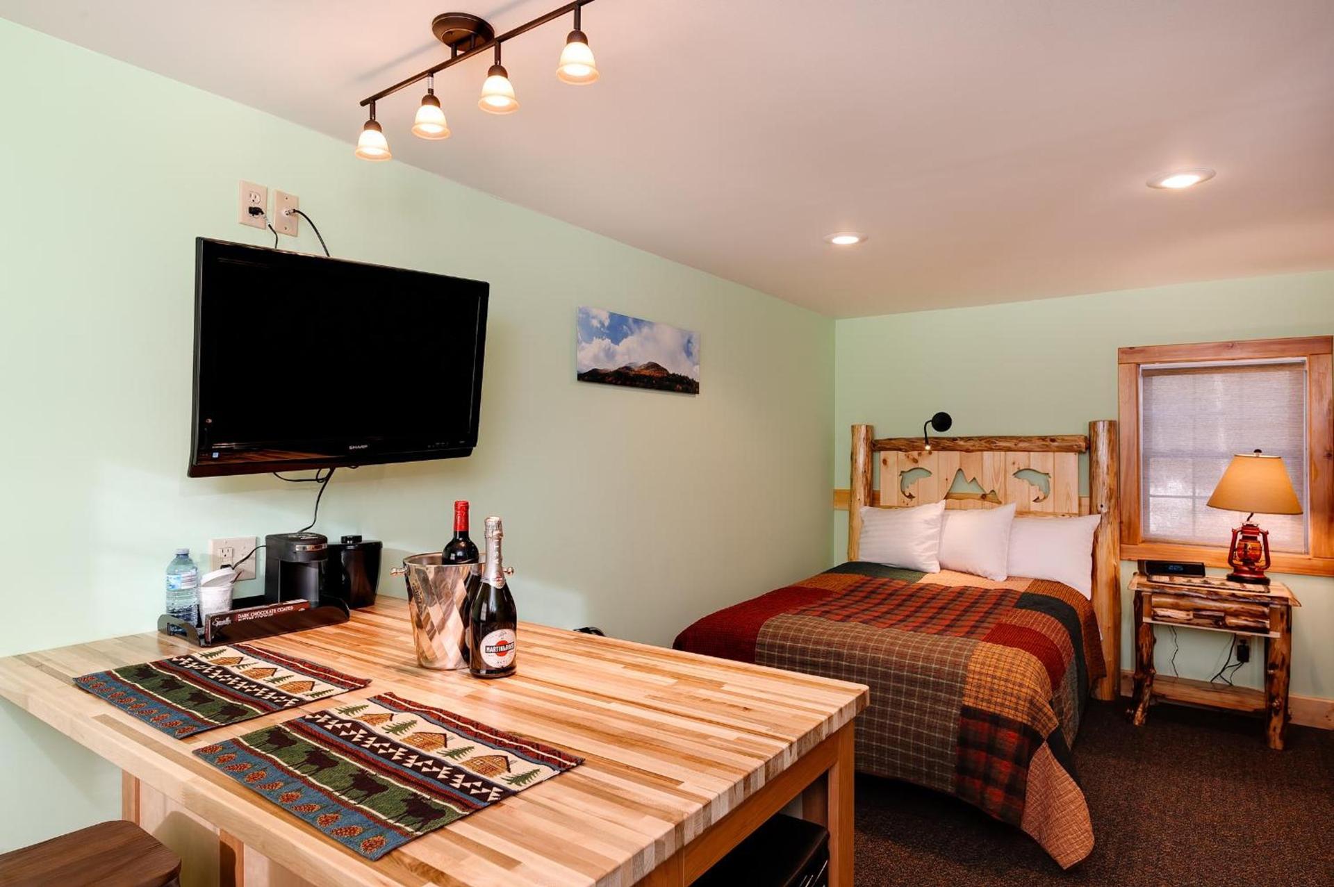 Cobble Mountain Lodge photo 53