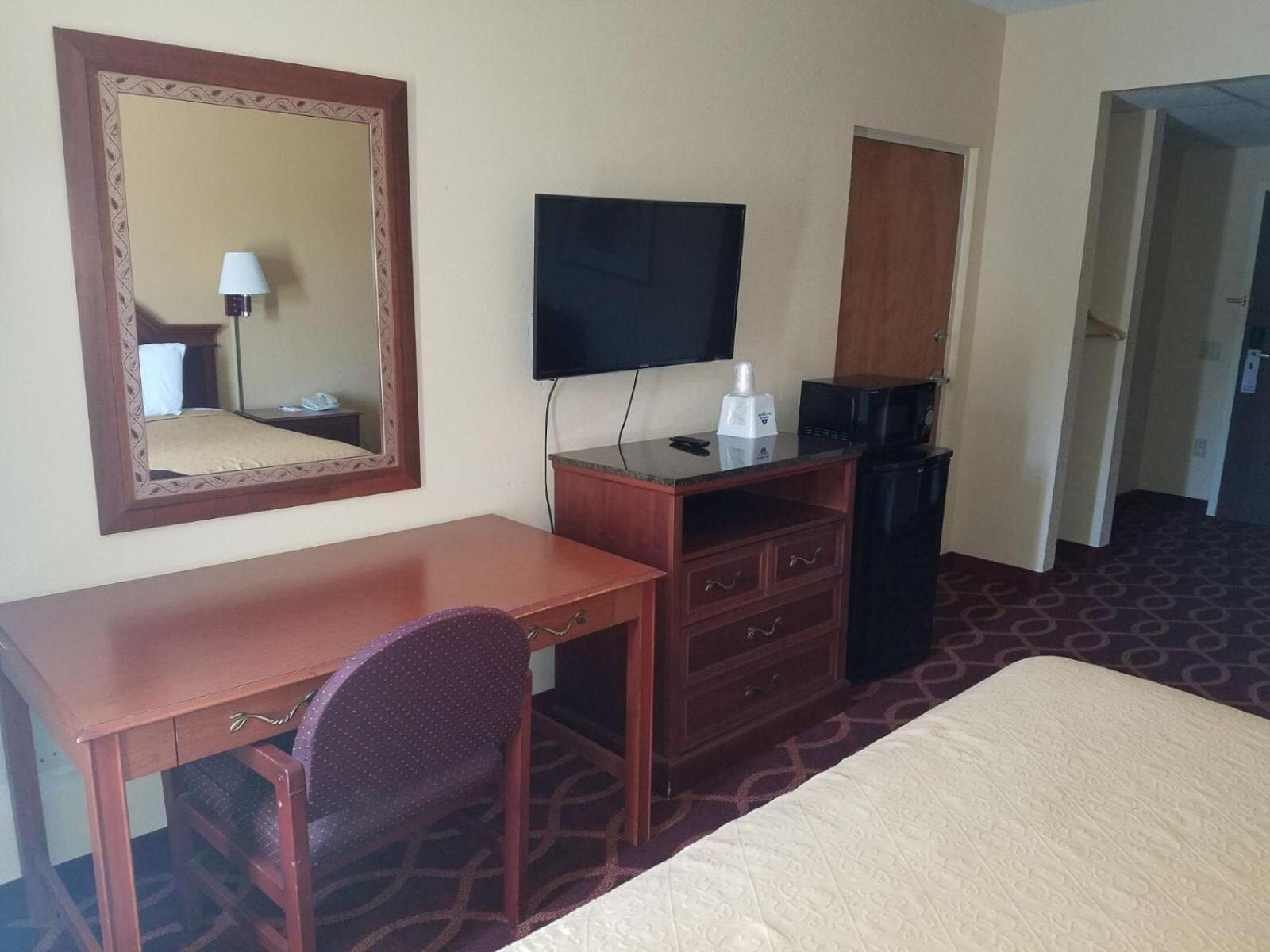 American Inn Evansville East photo 3