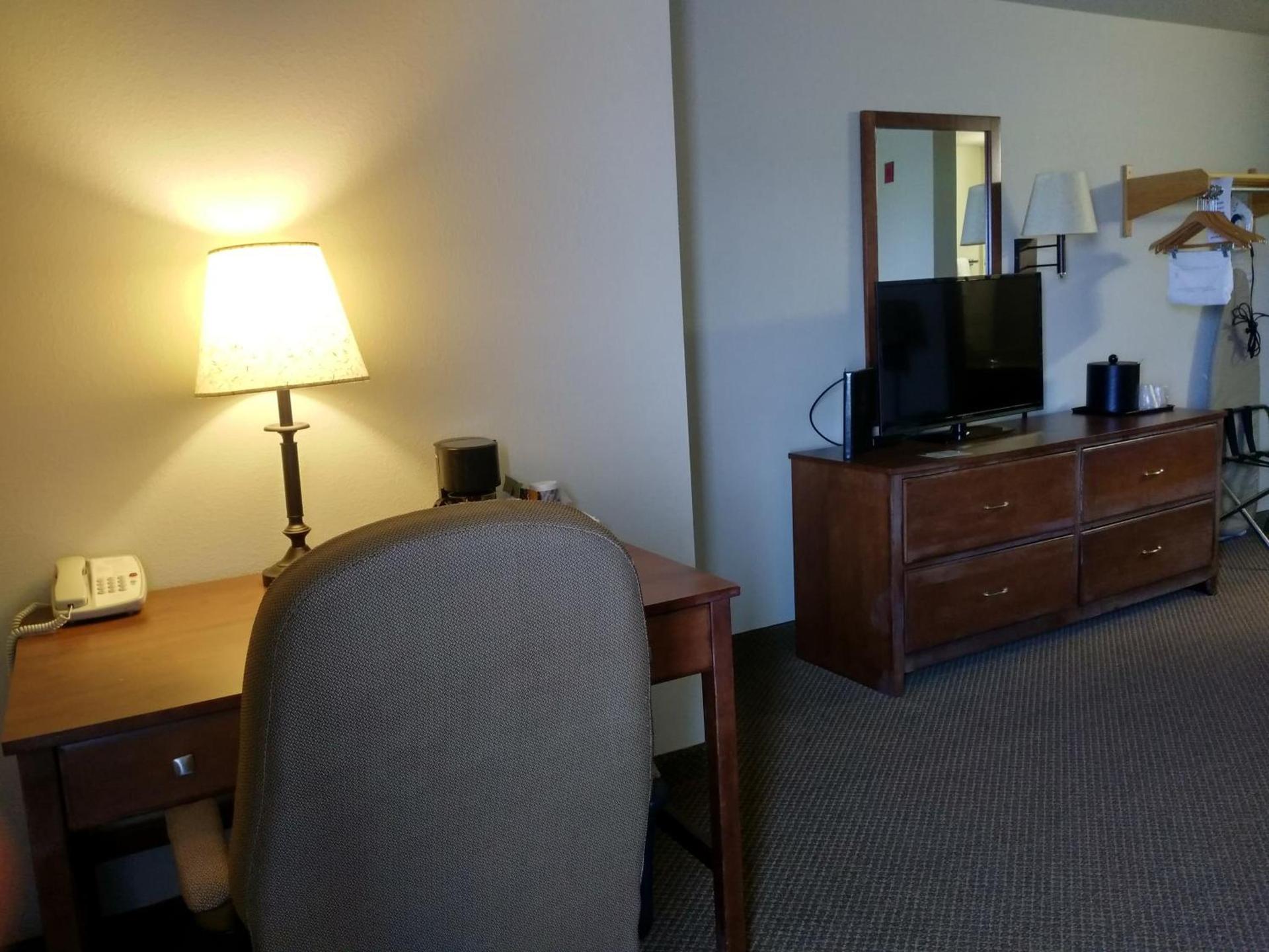 Madelia Hotel & Suites photo 24
