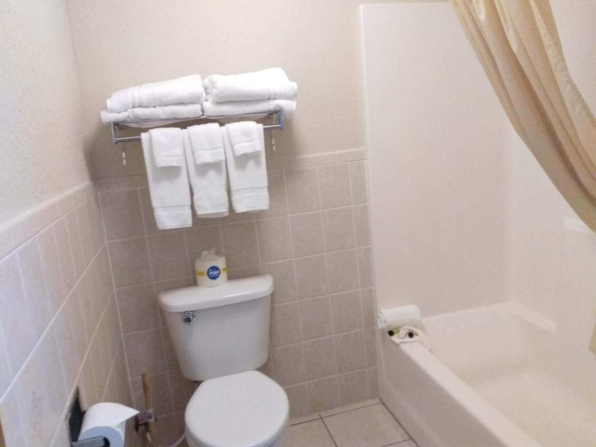 Madelia Hotel & Suites photo 22