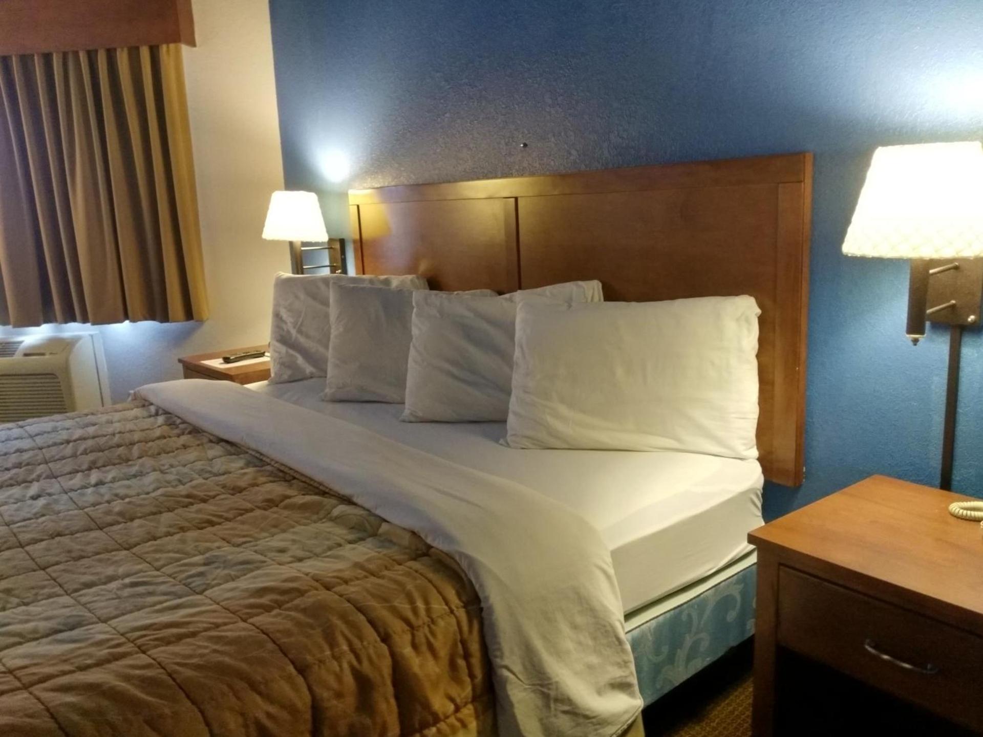 Madelia Hotel & Suites photo 16