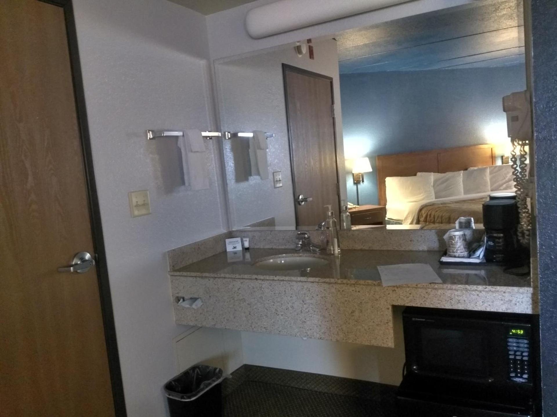 Madelia Hotel & Suites photo 17
