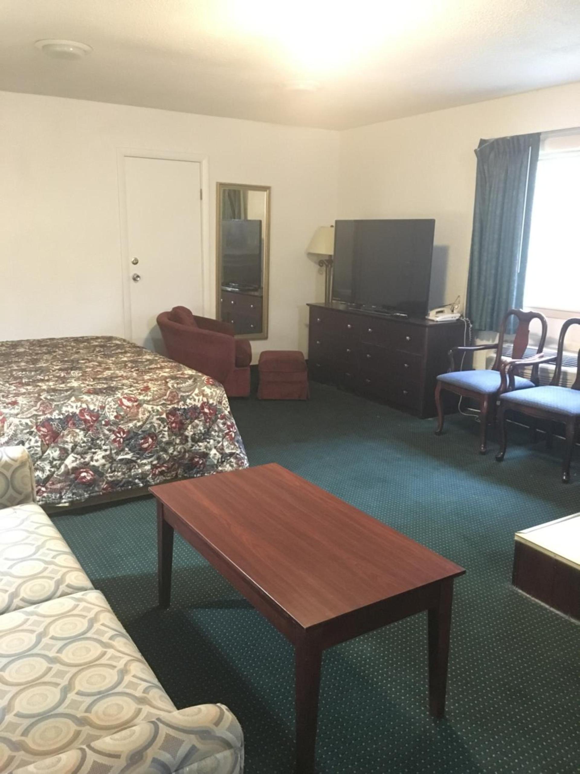 Rapids Inn & Suites photo 5
