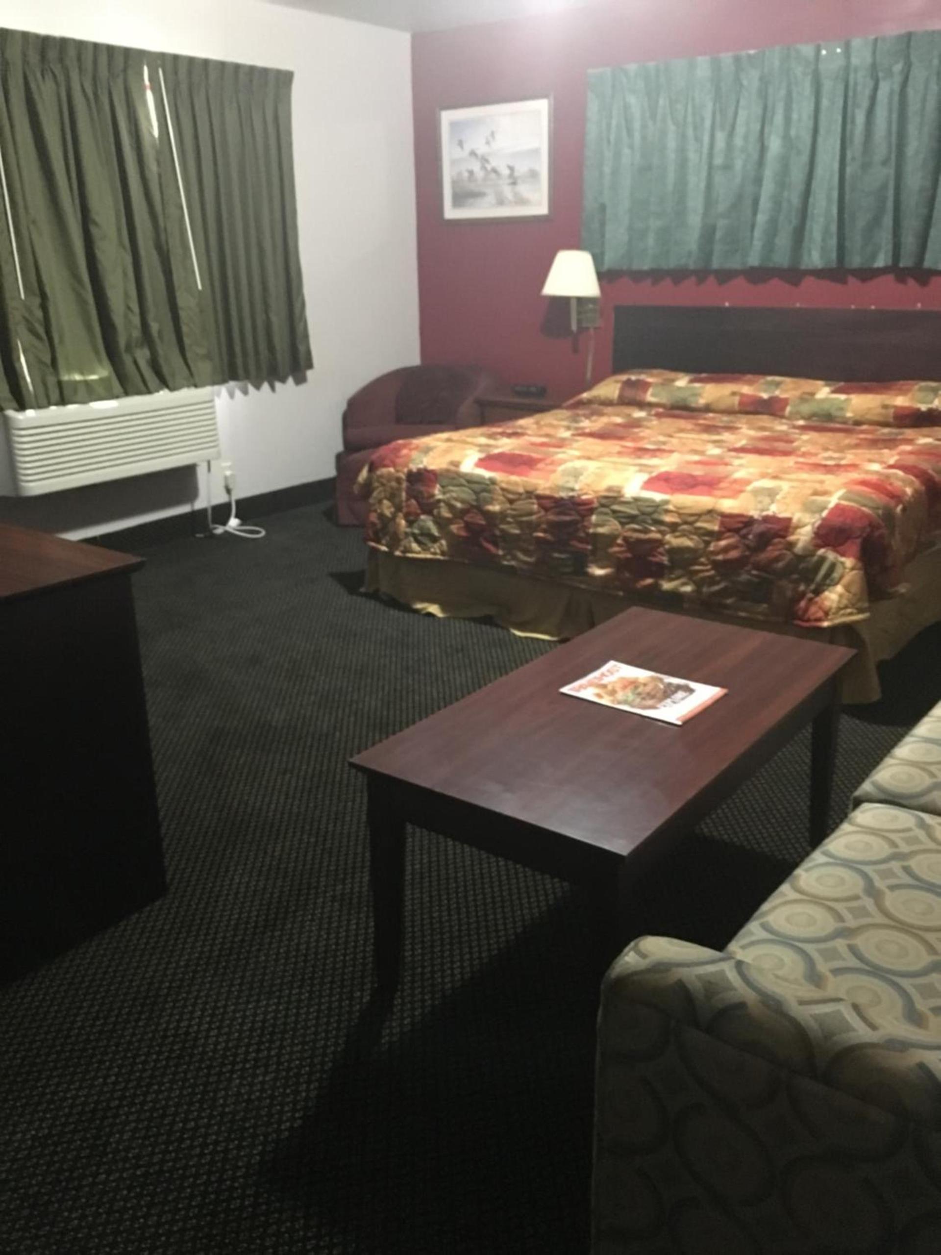 Rapids Inn & Suites photo 2