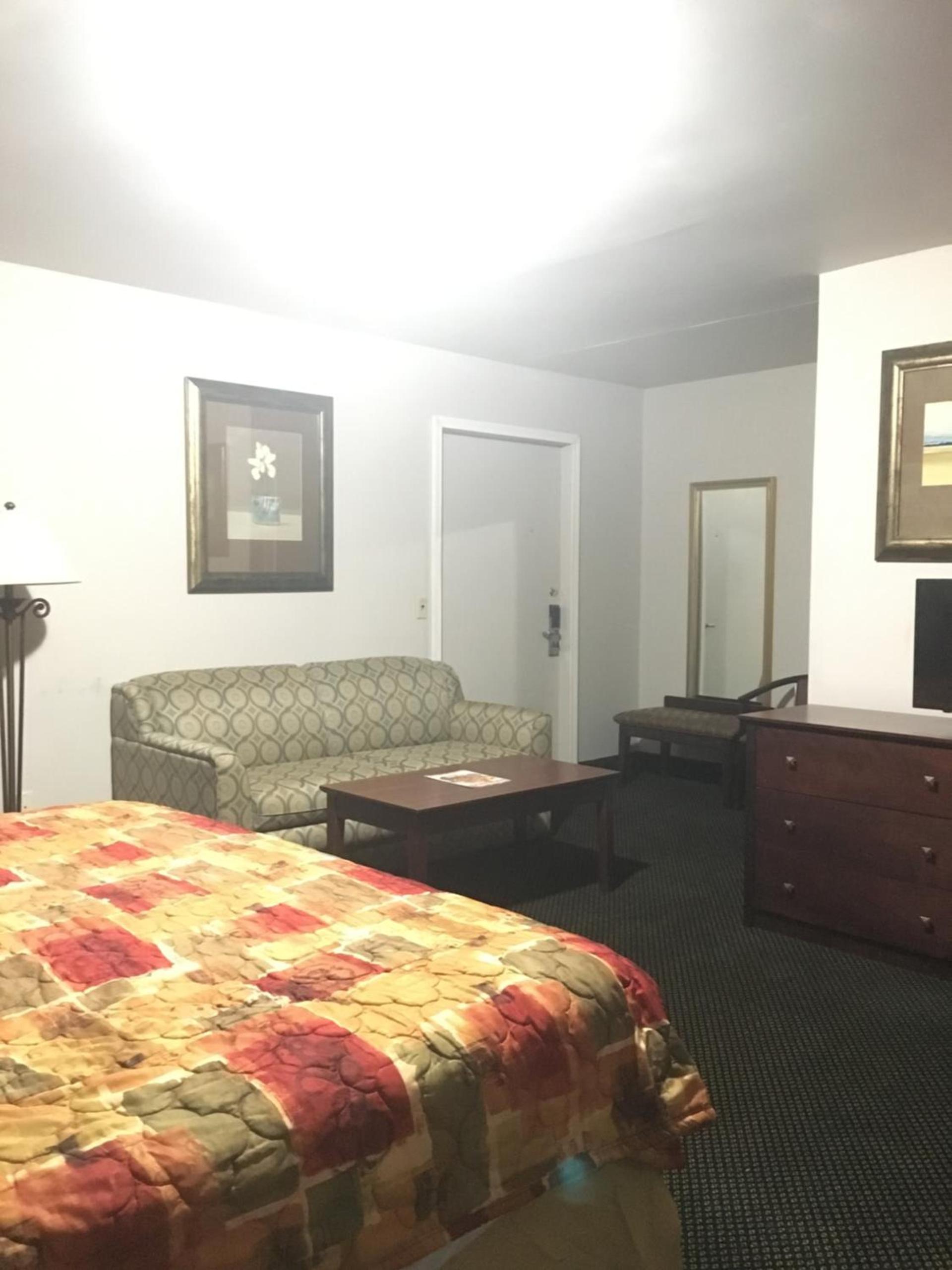 Rapids Inn & Suites photo 3