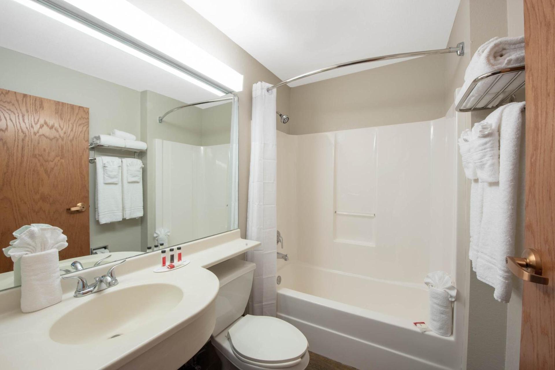 Microtel Inn & Suites by Wyndham Springfield photo 22