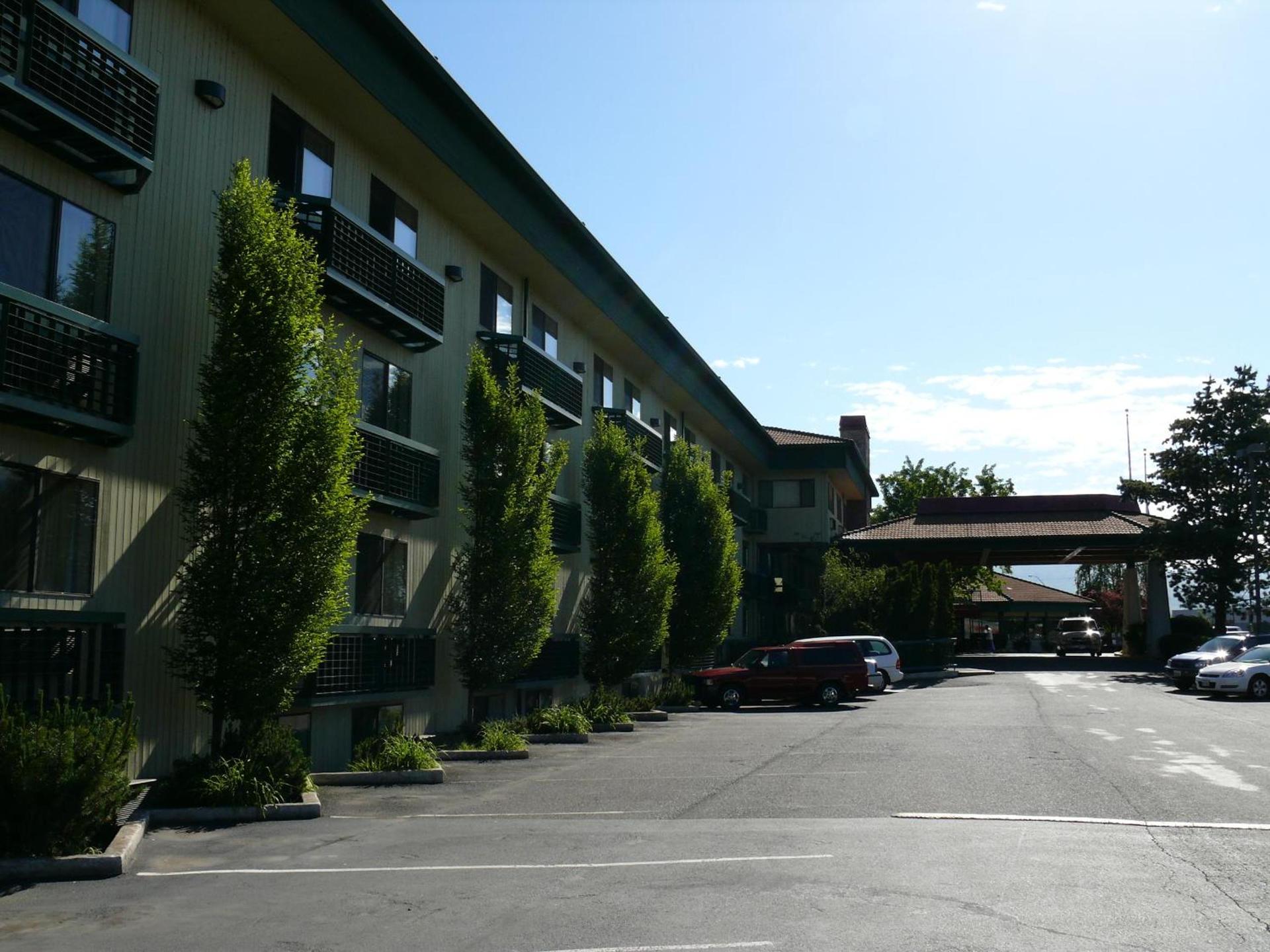 Rogue Regency Inn Medford Airport photo 73