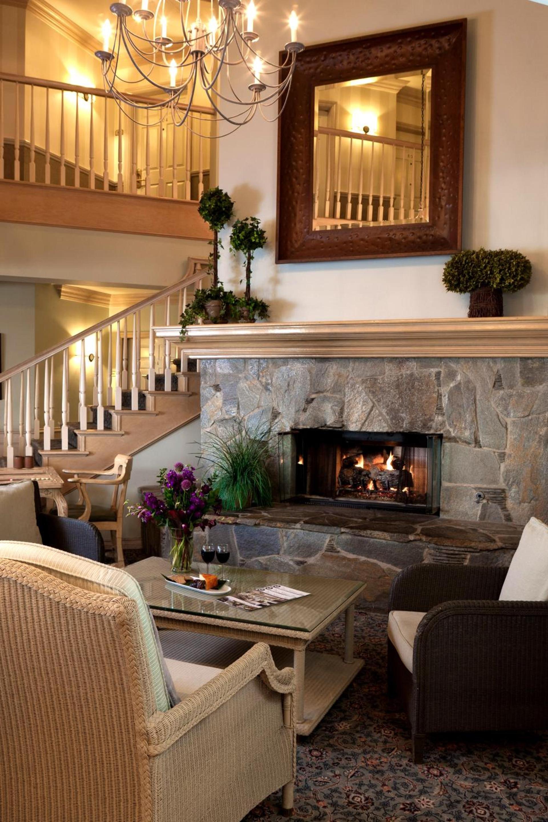 Blue Lantern Inn, A Four Sisters Inn photo 8