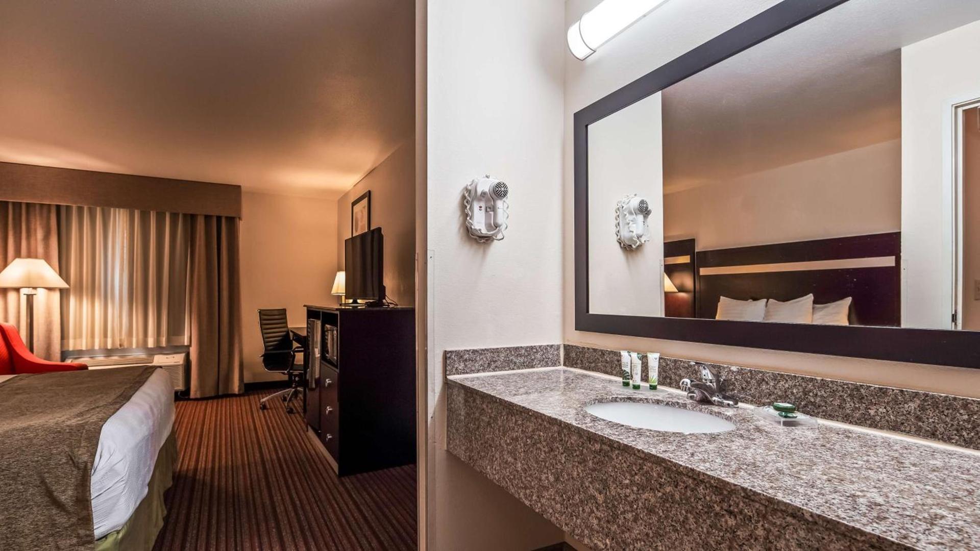 Best Western Parsons Inn photo 17