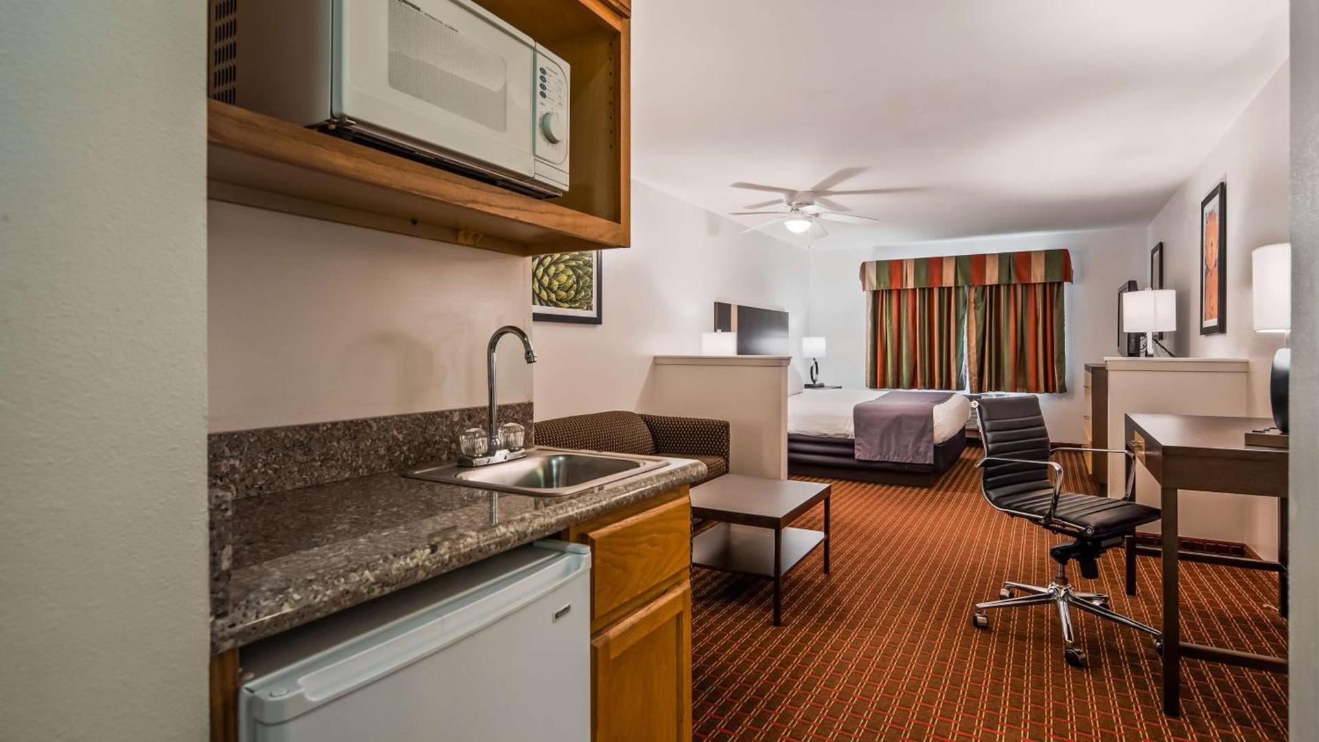Best Western Inn & Suites photo 6