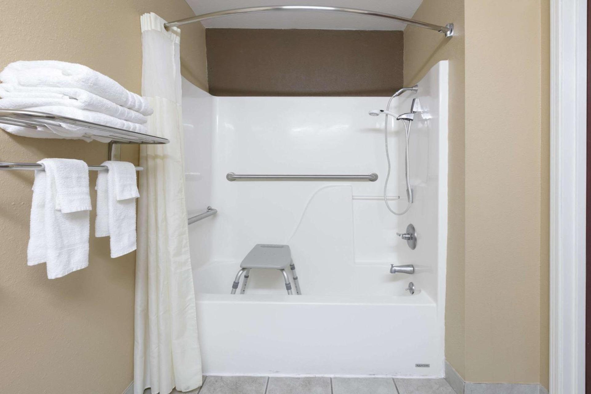 Microtel Inn and Suites Lafayette photo 7