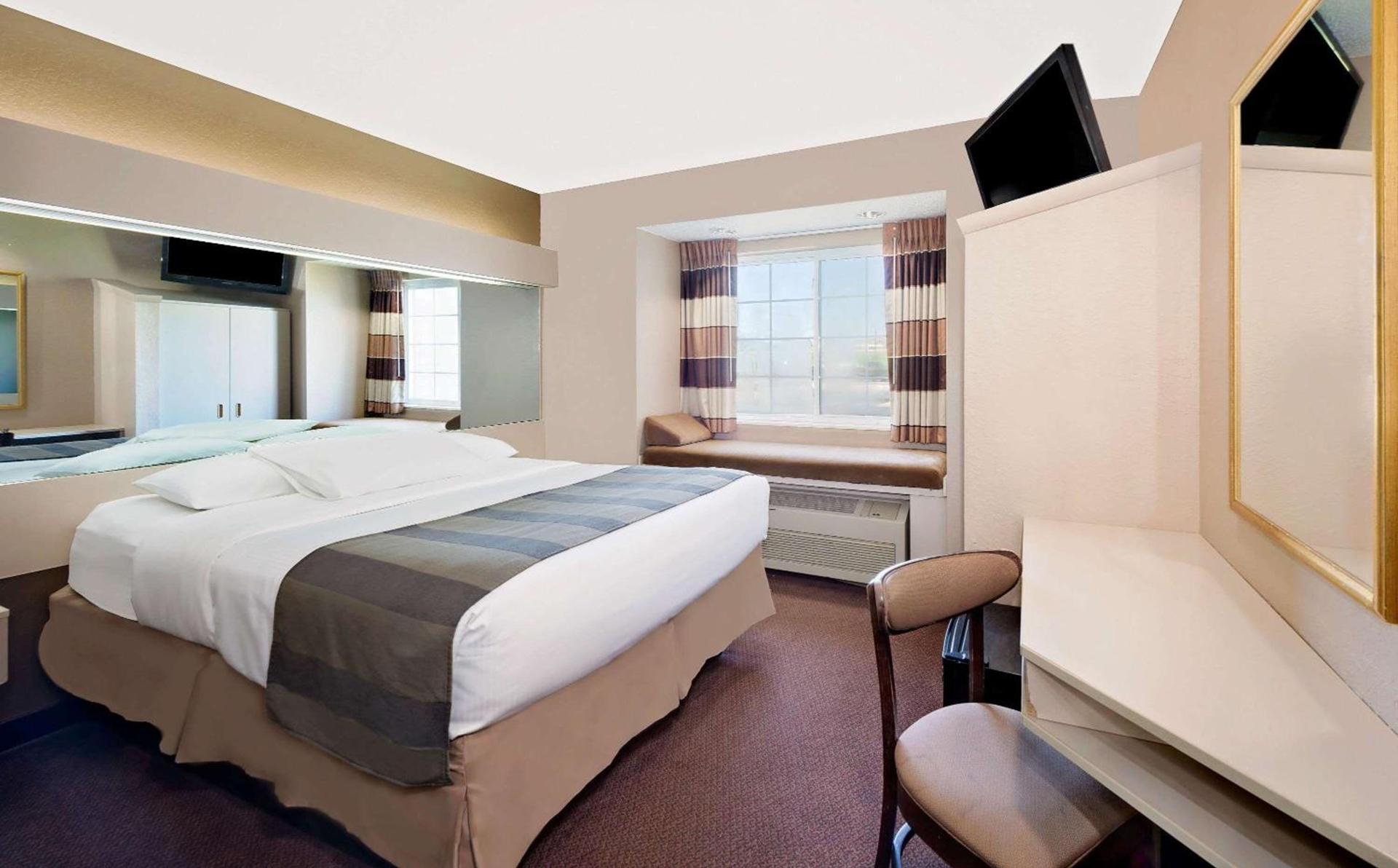 Microtel Inn & Suites by Wyndham Joplin photo 14