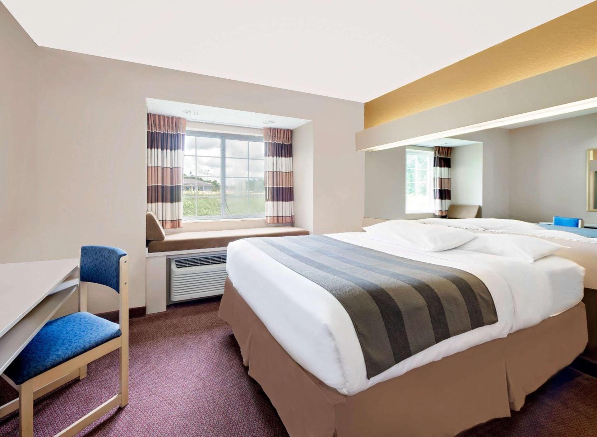 Microtel Inn & Suites by Wyndham Joplin photo 15