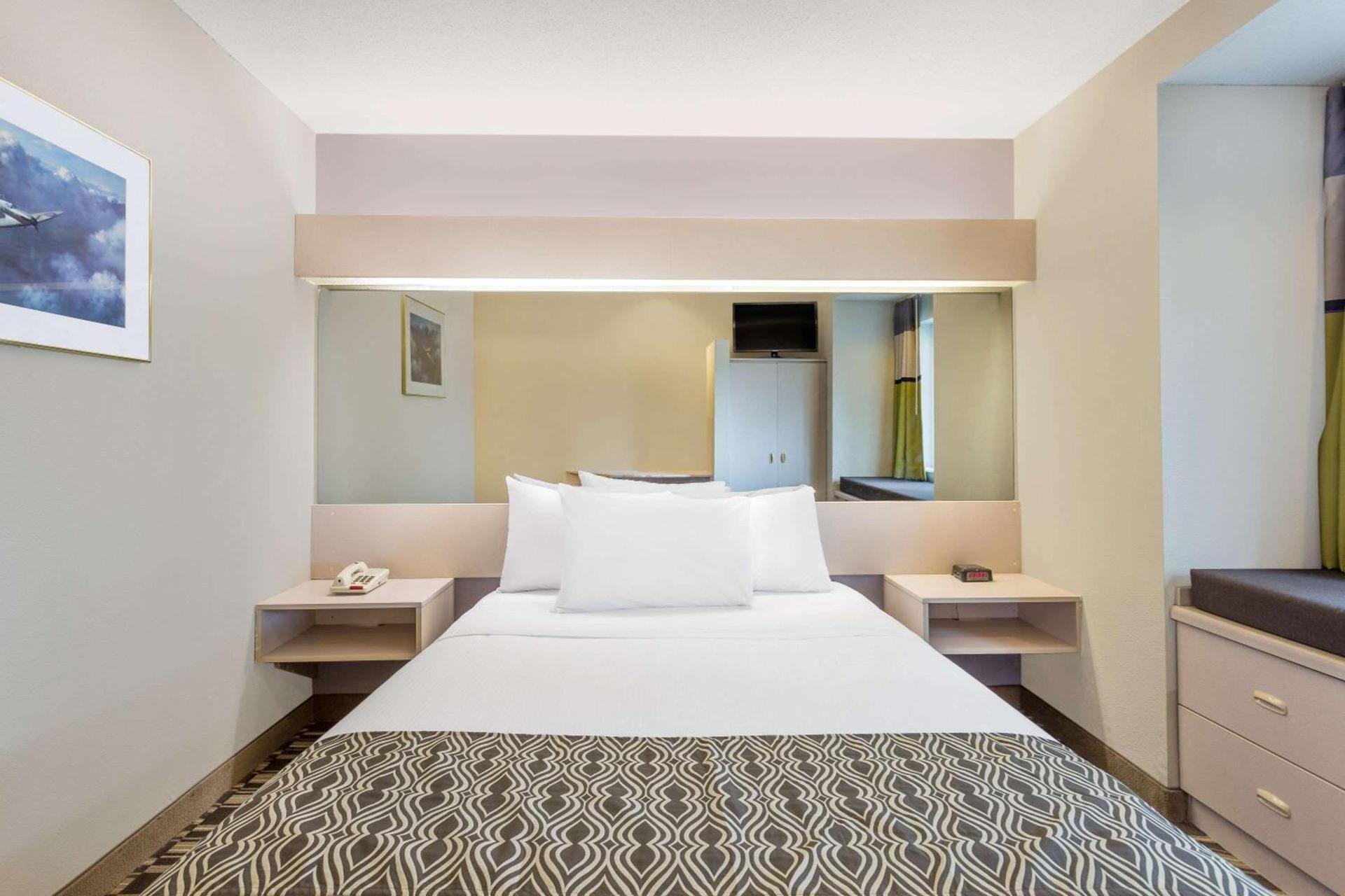 Microtel Inn & Suites by Wyndham photo 32