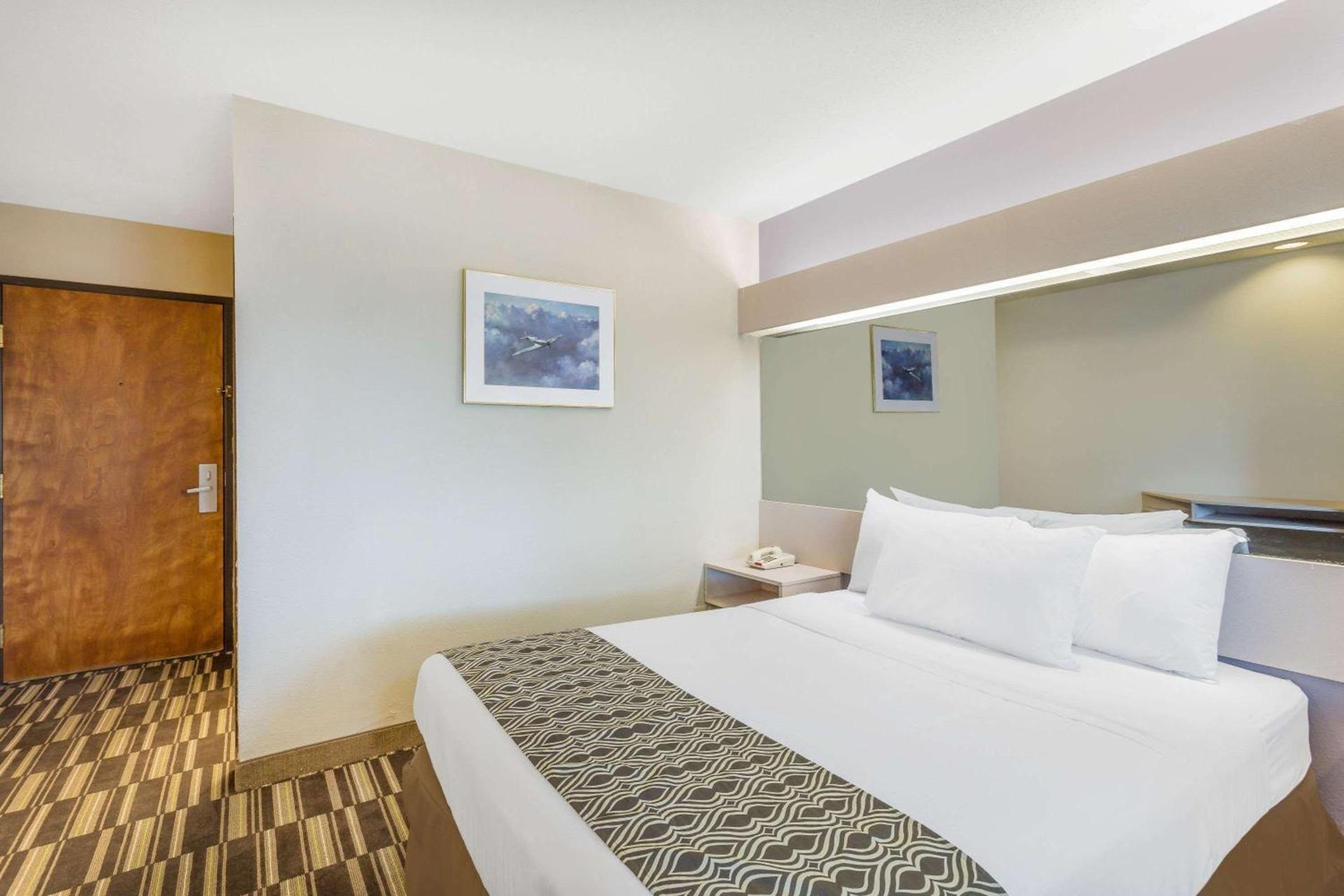 Microtel Inn & Suites by Wyndham photo 34