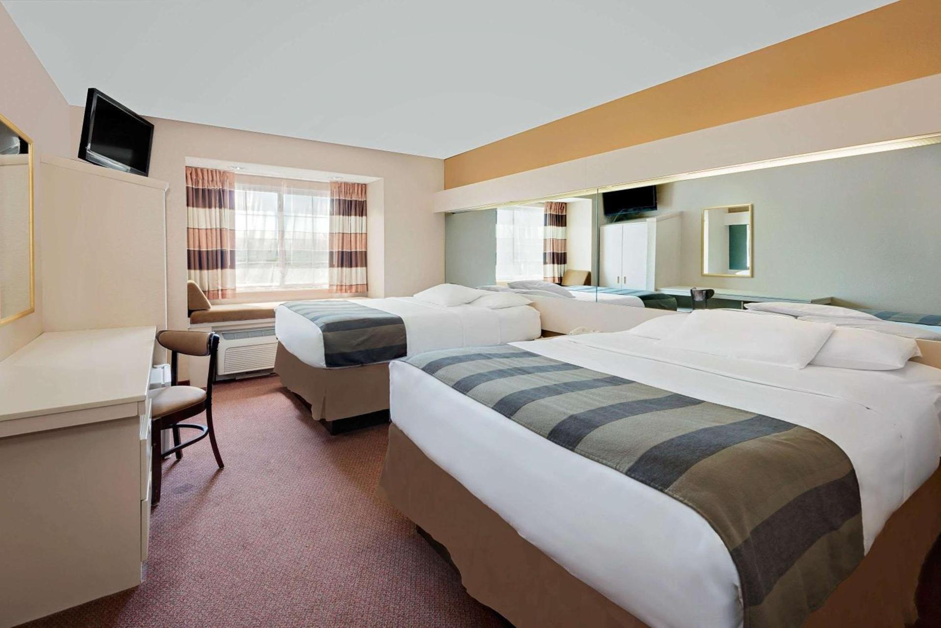 Microtel Inn & Suites by Wyndham Joplin photo 17