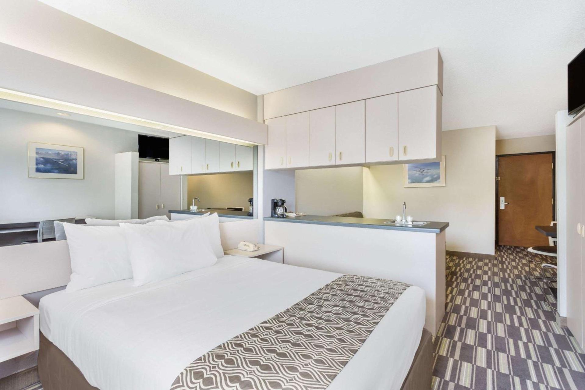 Microtel Inn & Suites by Wyndham photo 35
