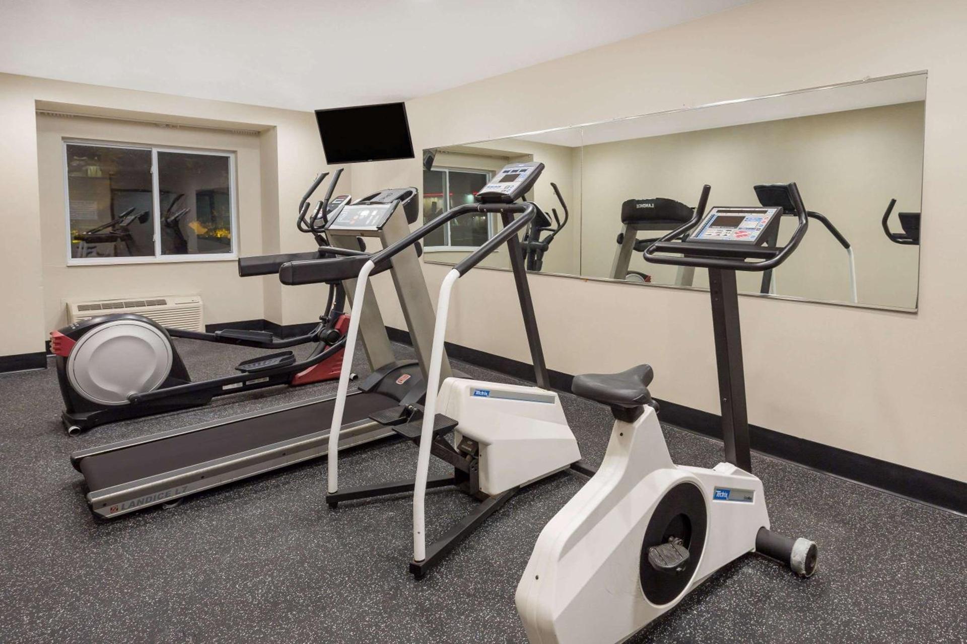 Microtel Inn & Suites by Wyndham photo 36