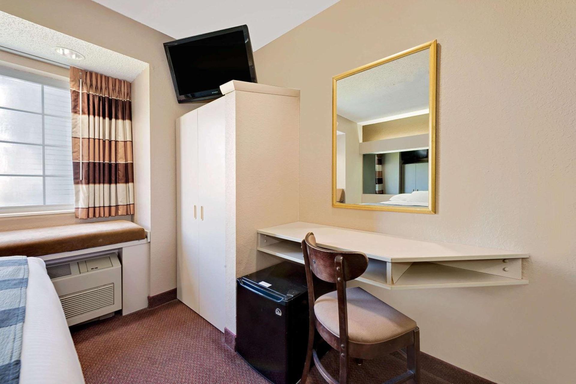 Microtel Inn & Suites by Wyndham Joplin photo 19