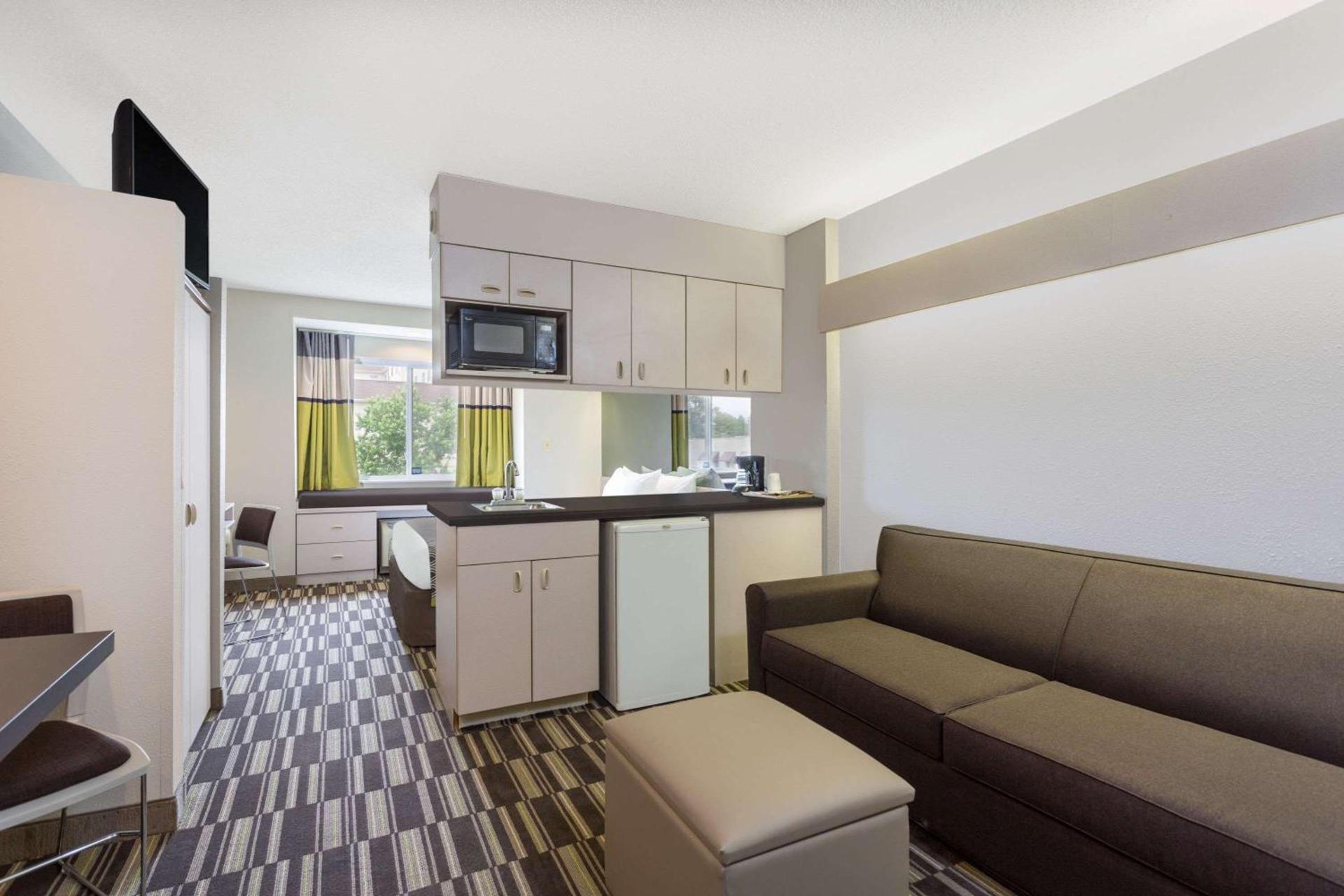 Microtel Inn & Suites by Wyndham photo 38