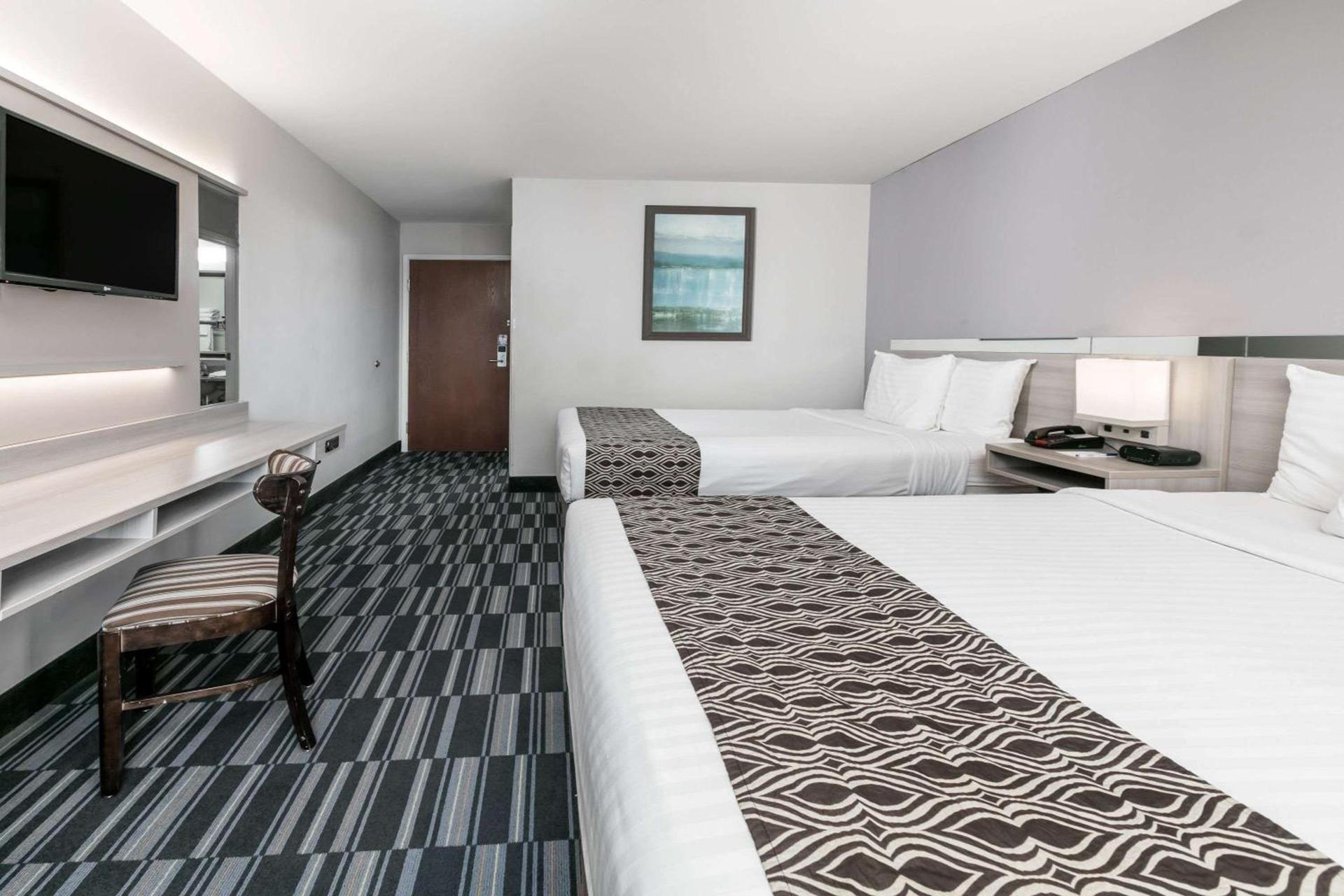 Microtel Inn and Suites Lafayette photo 10