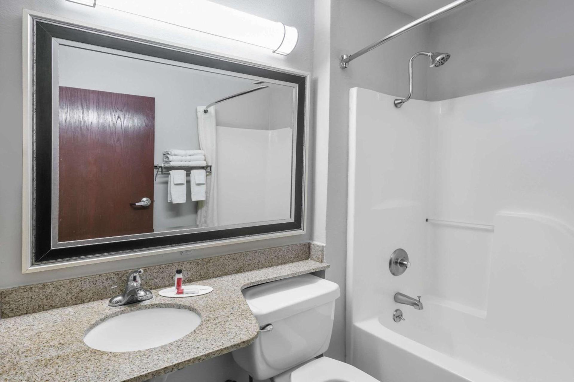 Microtel Inn and Suites Lafayette photo 12