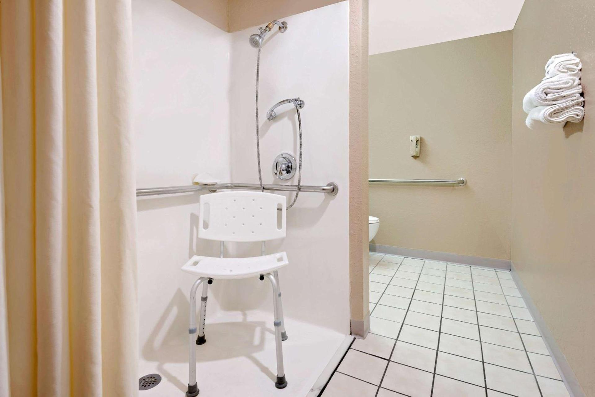 Microtel Inn & Suites by Wyndham Joplin photo 22