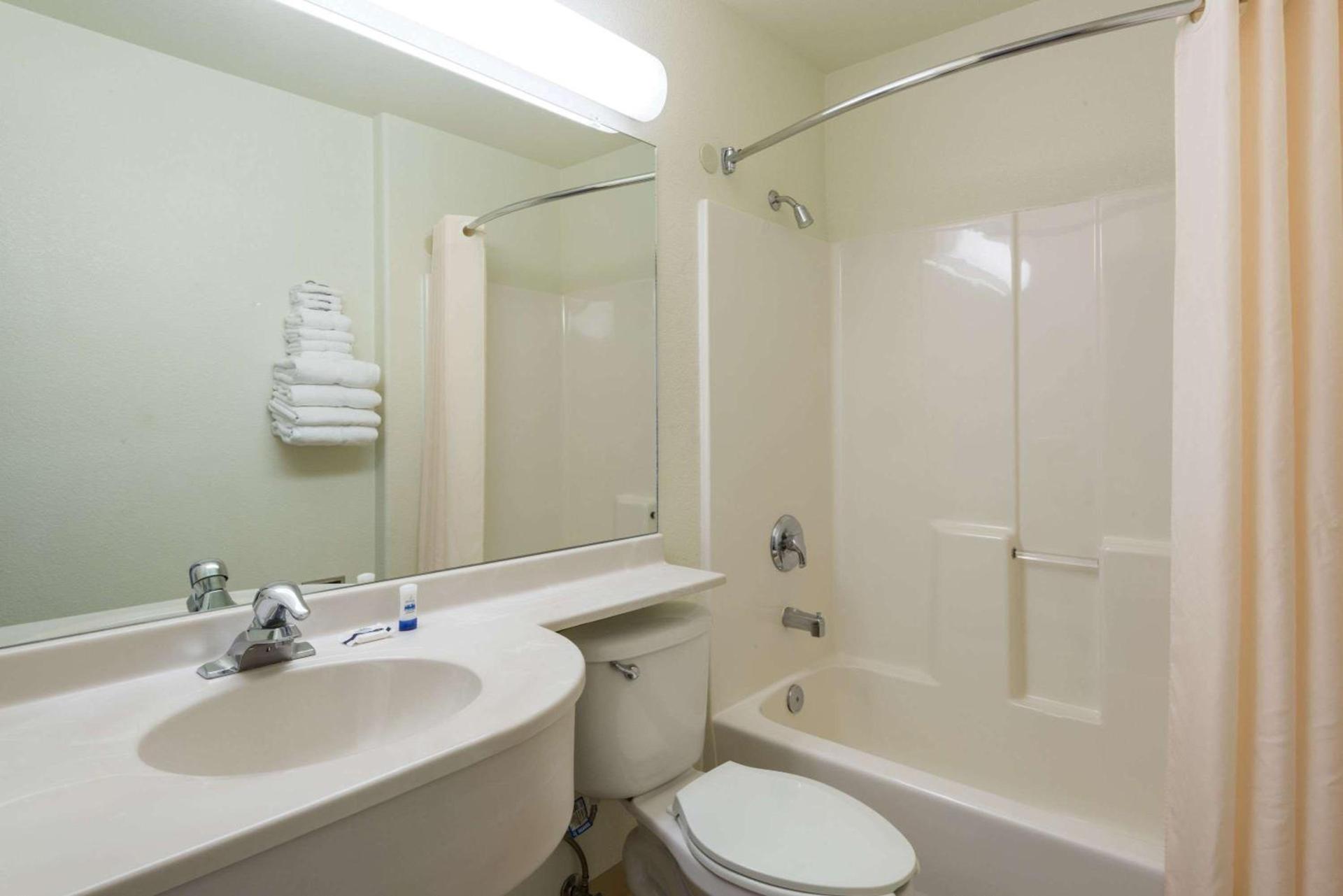 Microtel Inn and Suites Pueblo photo 10