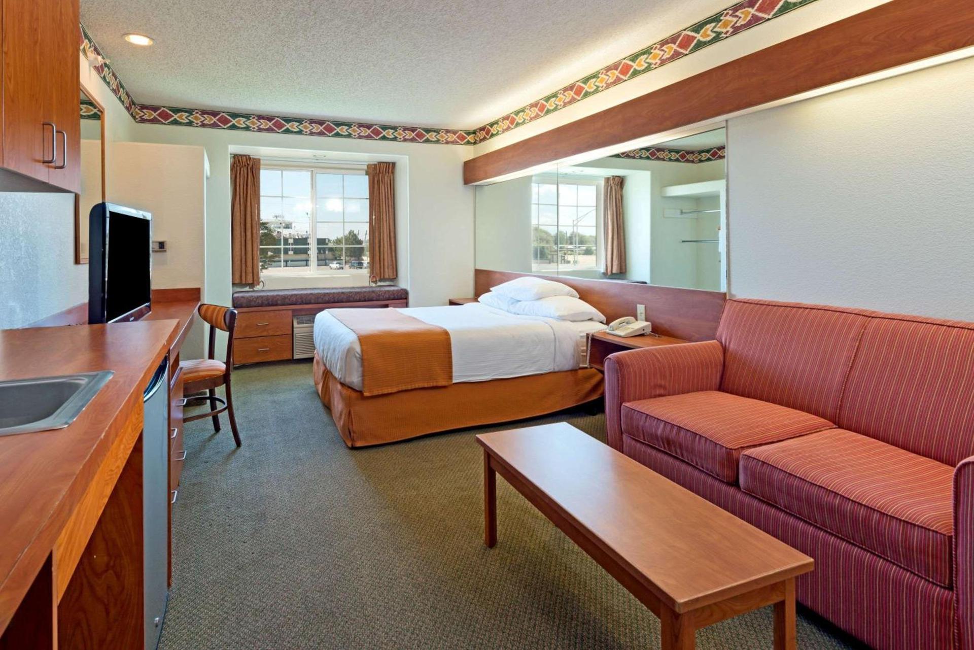 Microtel Inn and Suites Pueblo photo 12